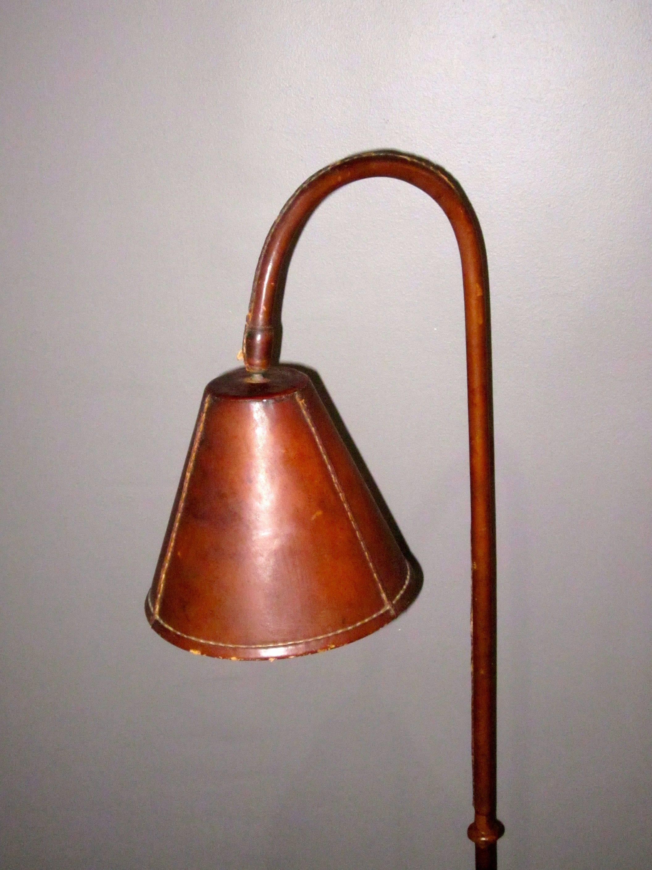 1960's Spanish brown leather floor lamp by Valenti.
Entire lamp is leather with top stitching at all seams.
Recently rewired.
Very good condition.

