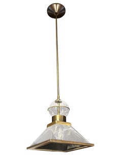 Coppia di luci a sospensione a forma di piramide in vetro trasparente, Italia, contemporaneo