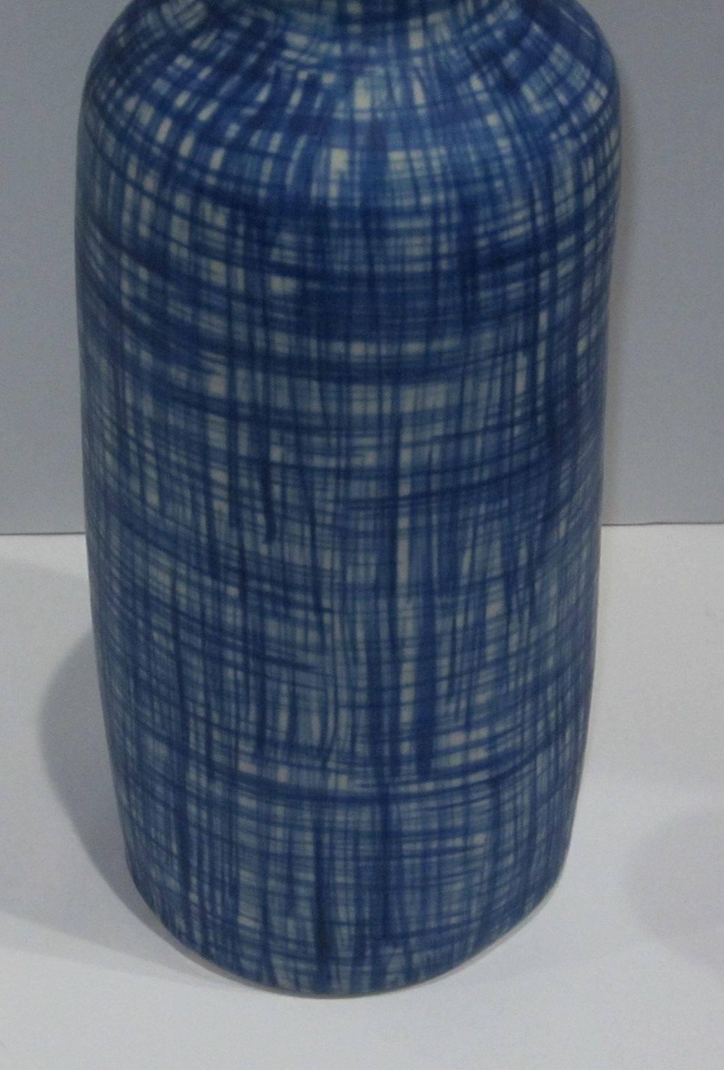 Contemporary Chinese royal blue hashtag pattern stoneware vase.

        