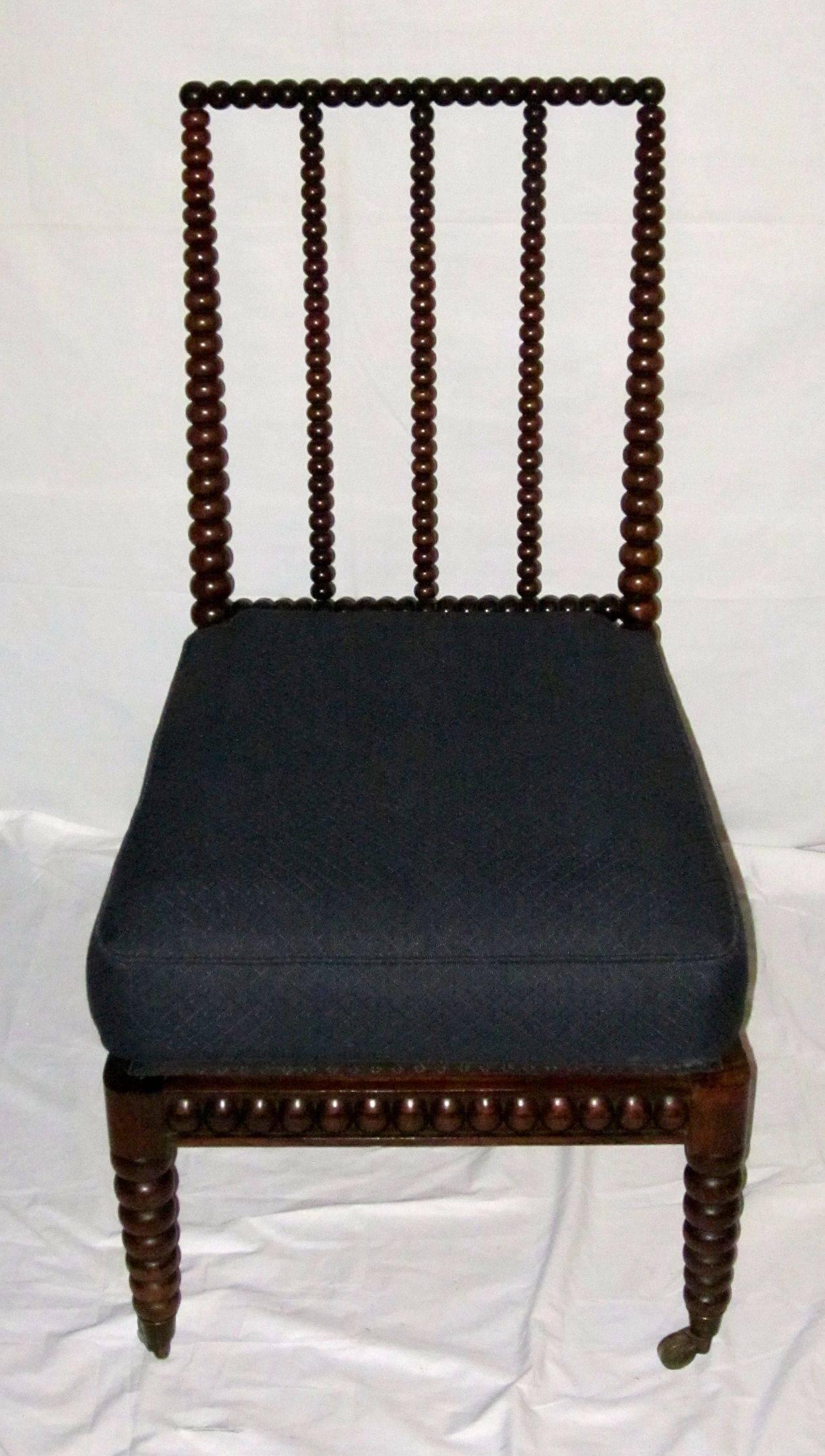 19th century English armless bobbin chair with newly recently reupholstered seat.
Seat is reupholstered in black jacquard horsehair fabric.
Excellent condition.