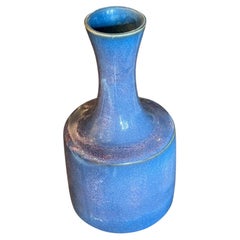 Vaso contemporaneo in porcellana smaltata effetto spugna blu, in stile minimalista, a forma di bottiglia