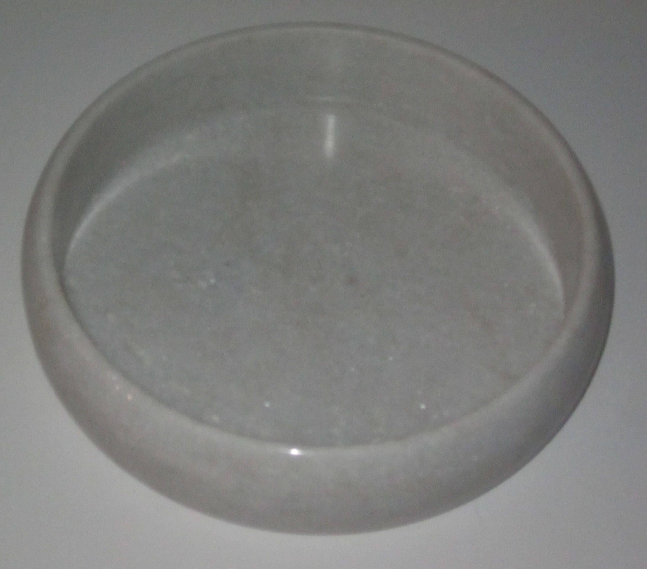 round white tray