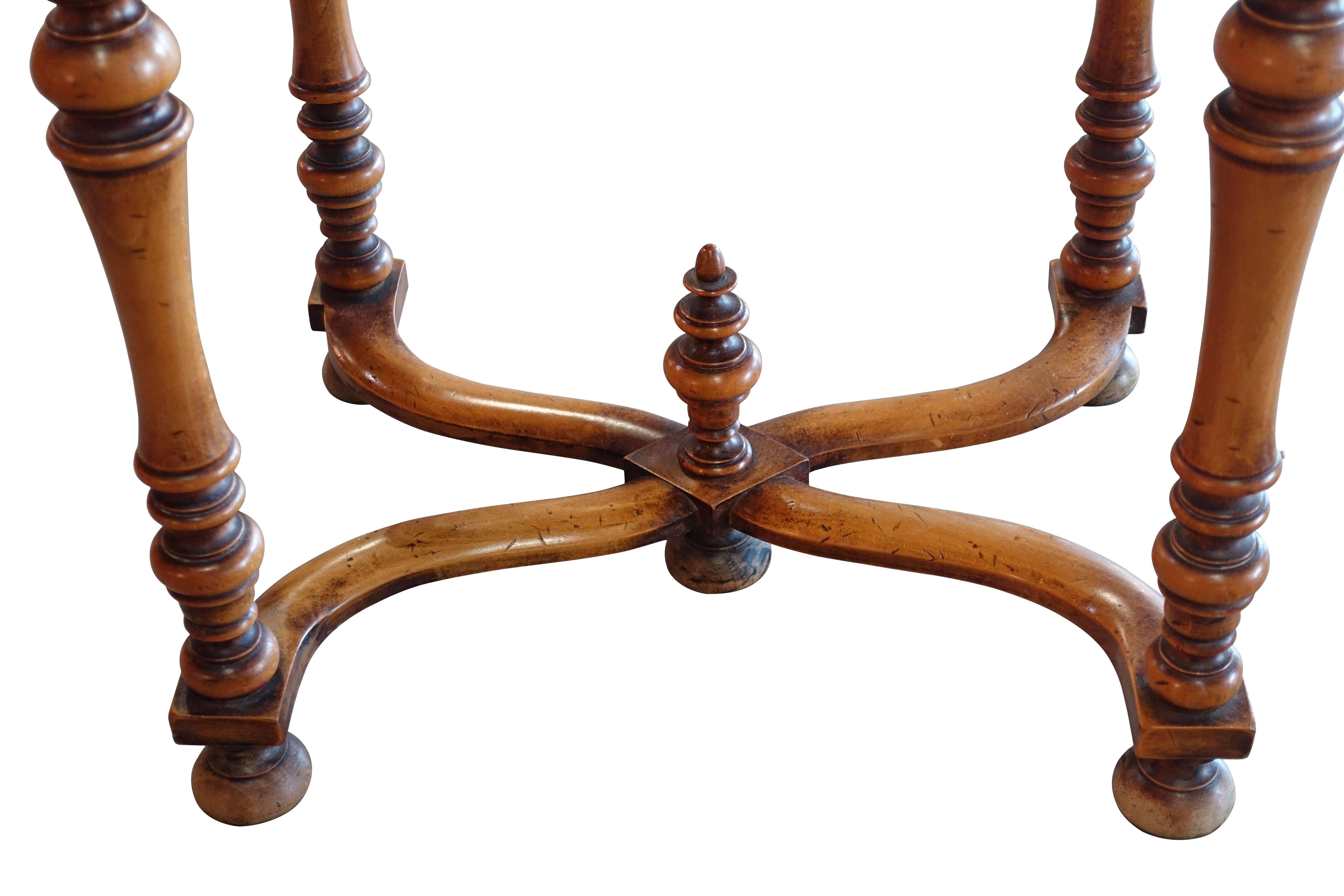 19th century Italian walnut single drawer side table.
Spindle legs and decorative finial center base.
Excellent condition.
  