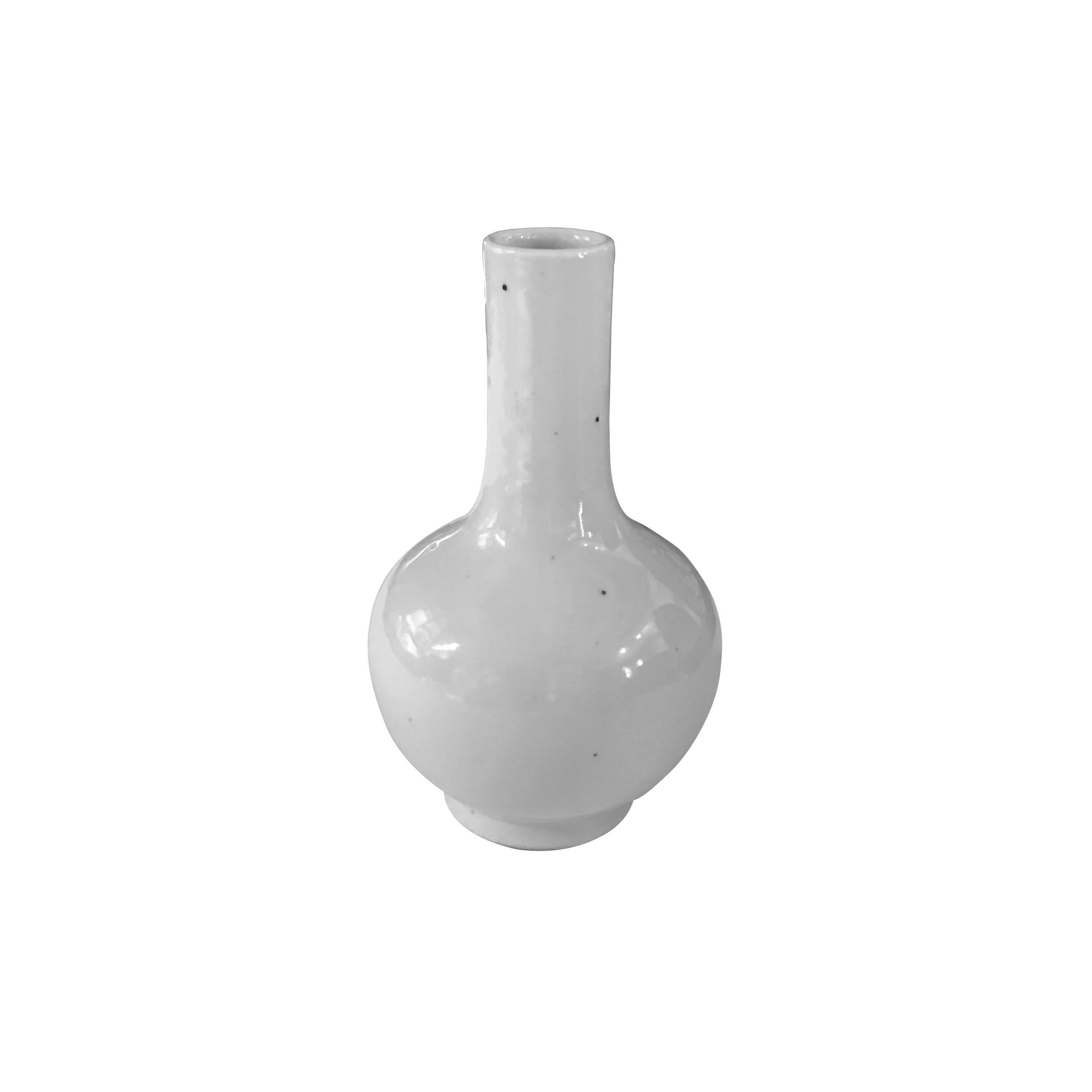 Collection of Pure White Vases, China, Contemporary In Excellent Condition In New York, NY