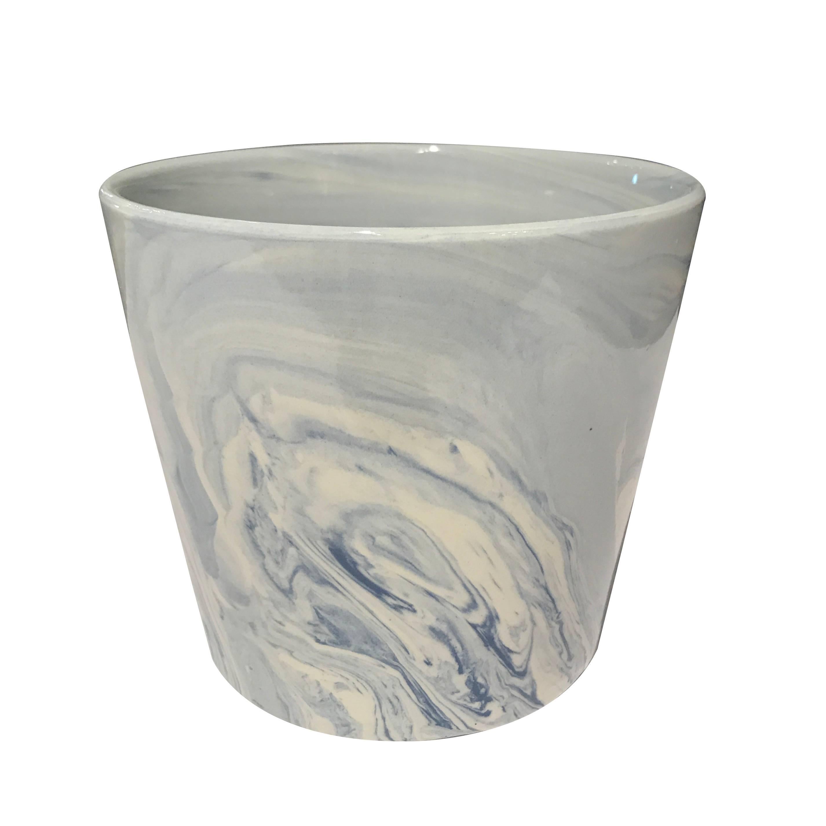 Contemporary Chinese collection of blue and white marbleized ceramic pots in small, medium and large sizes.
Sold individually
Measures: Small 5