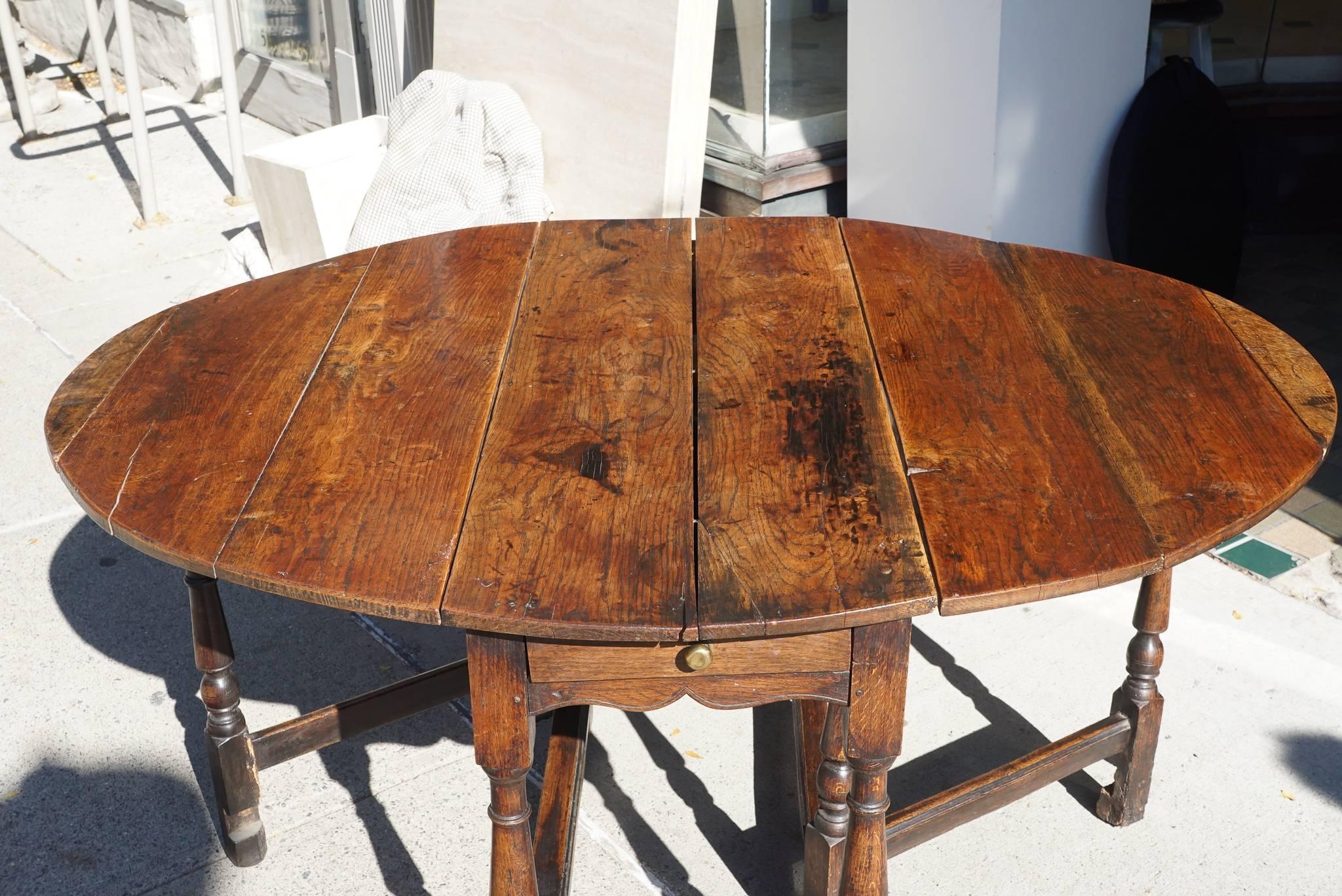 Charles II English Late 18th Century Oval Yew Wood Drop-Leaf Dinning Table