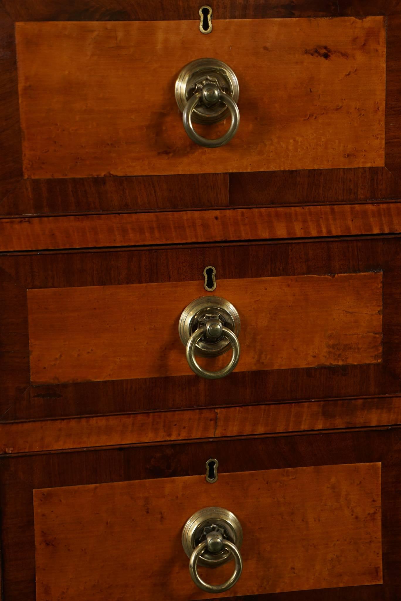  19th Century Federal New England Tiger Maple Sideboard In Excellent Condition In Hudson, NY