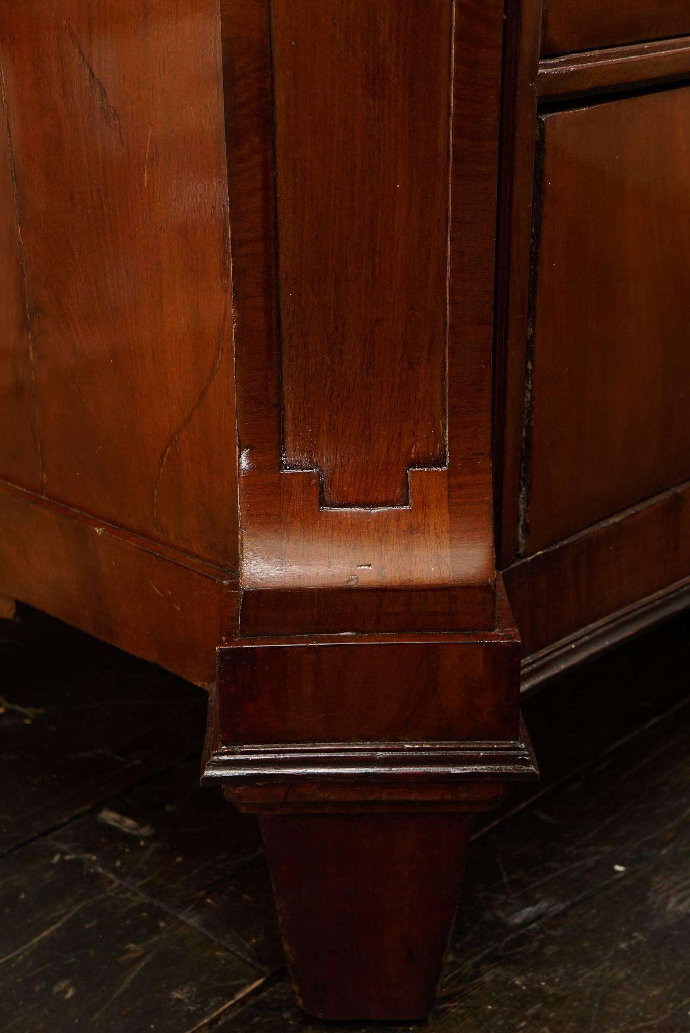 Late 18th Century Dutch Neoclassical Mahogany  Large Commode For Sale 2