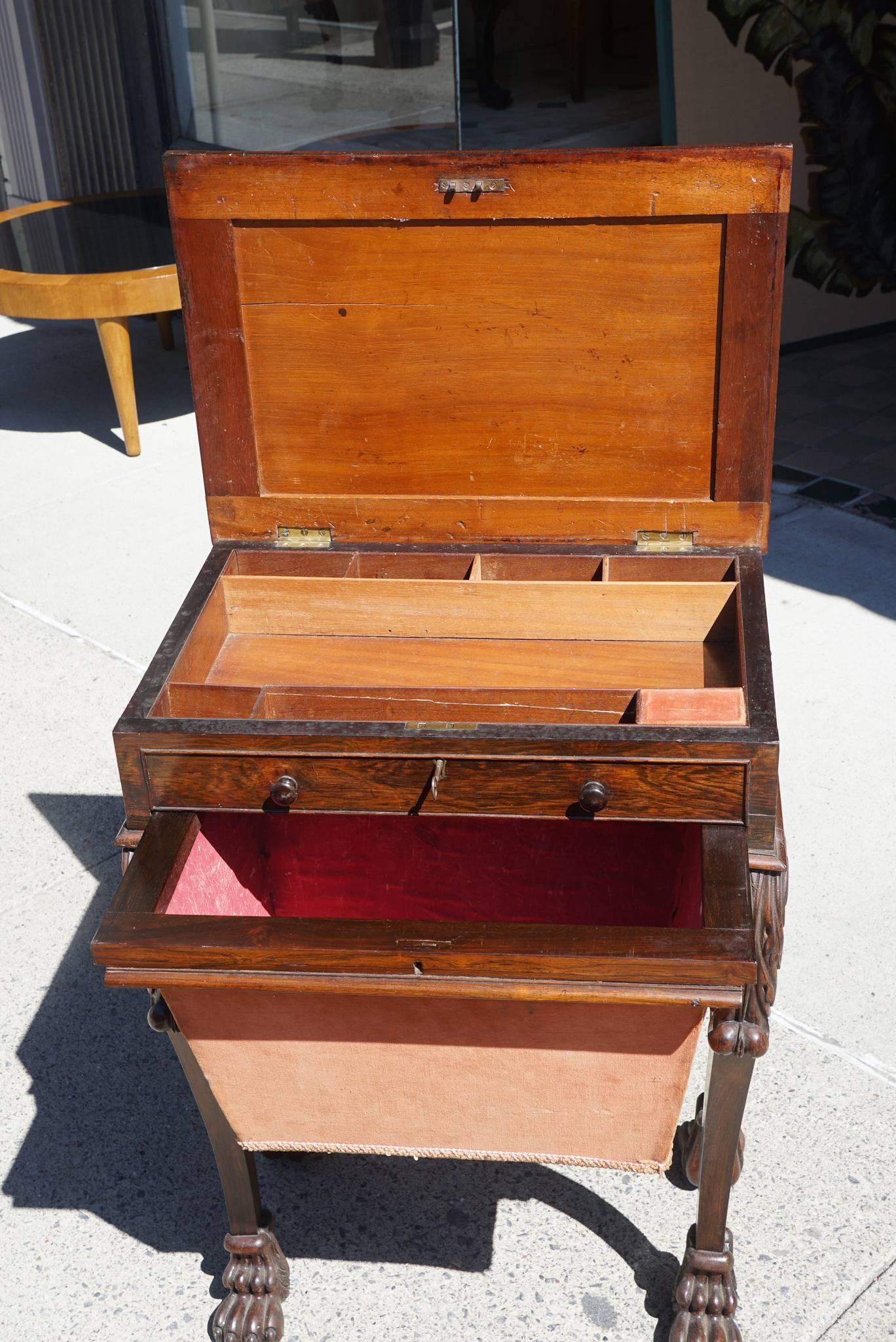 Werktisch aus Rosenholz aus der Regency-Periode im Zustand „Gut“ im Angebot in Hudson, NY