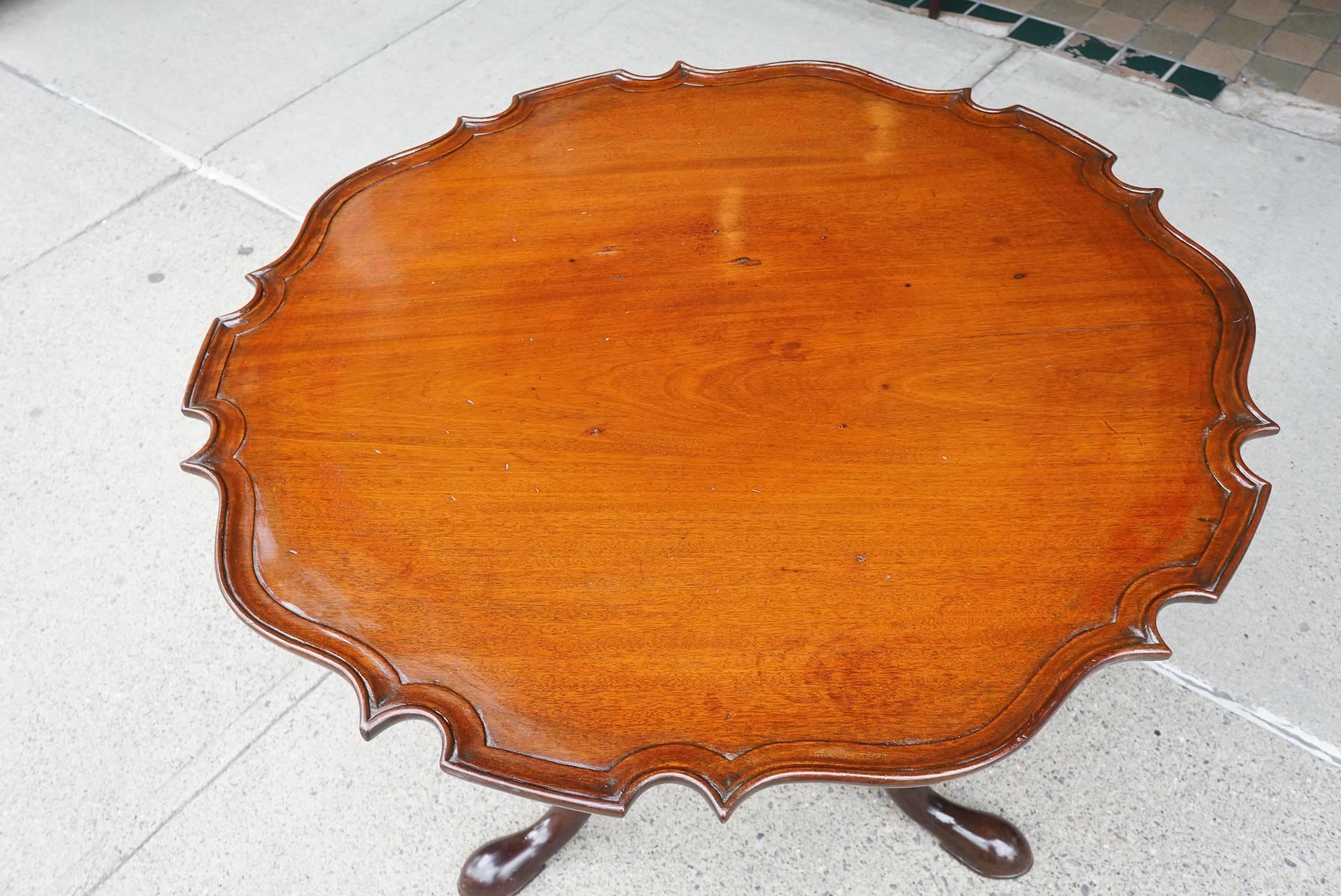 This lovely period tilt-top tea table in rich heavy mahogany is Irish and has all the hallmarks of a provincially made piece of furniture. Crafted with a slightly heavy hand the table is rich in personal details lacking in high style city pieces.