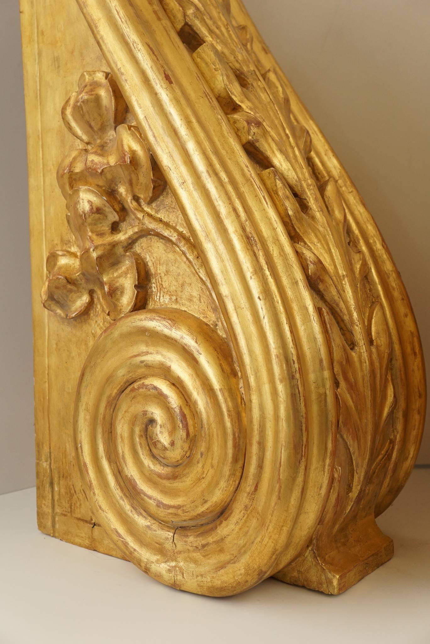 Large Pair of English 19th Century Carved and Water Gilded Wood Corbel Bracket In Good Condition In Hudson, NY