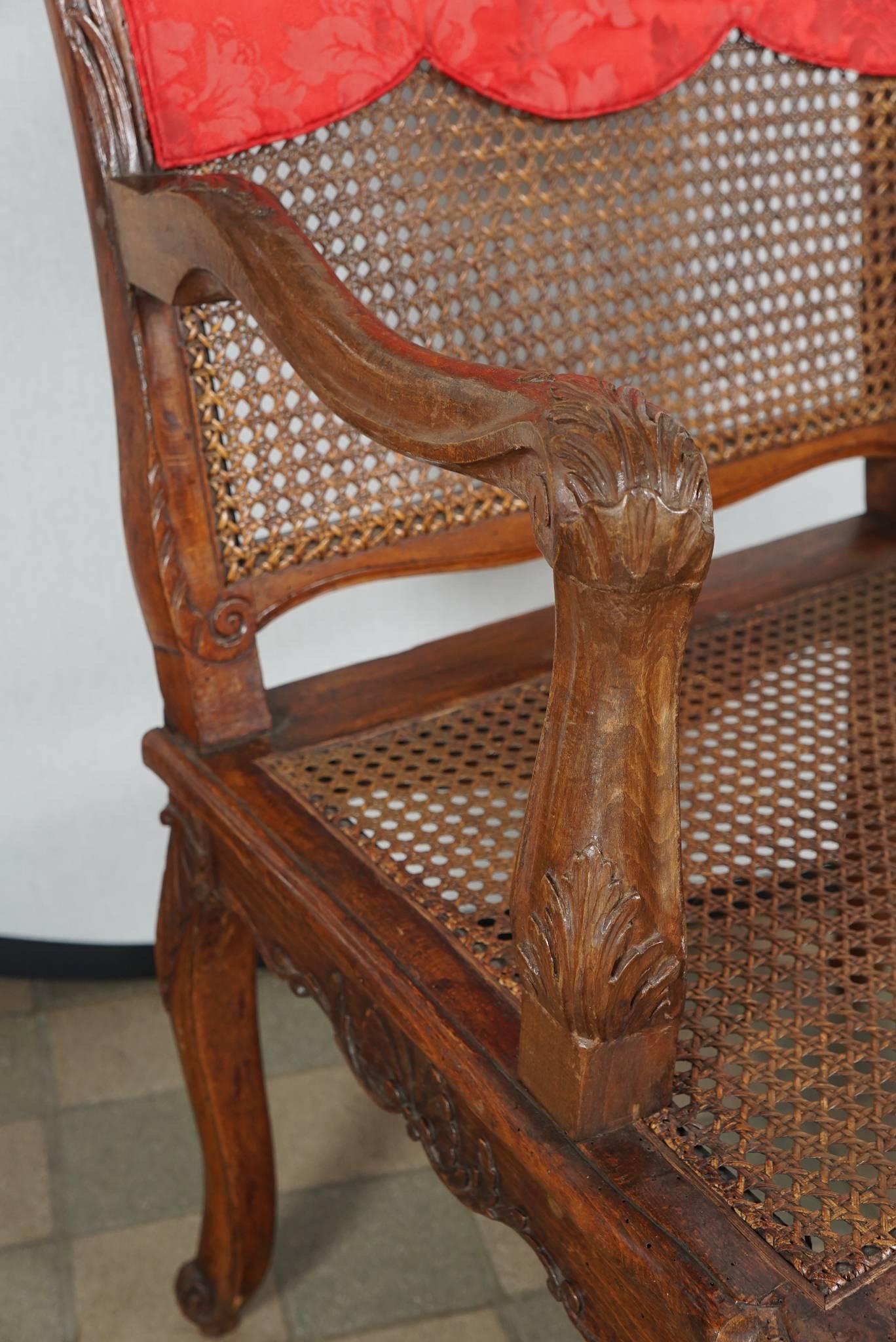 XVIII secolo Fauteuil a la Reine in legno di faggio di epoca Luigi XV, 1775 circa in vendita