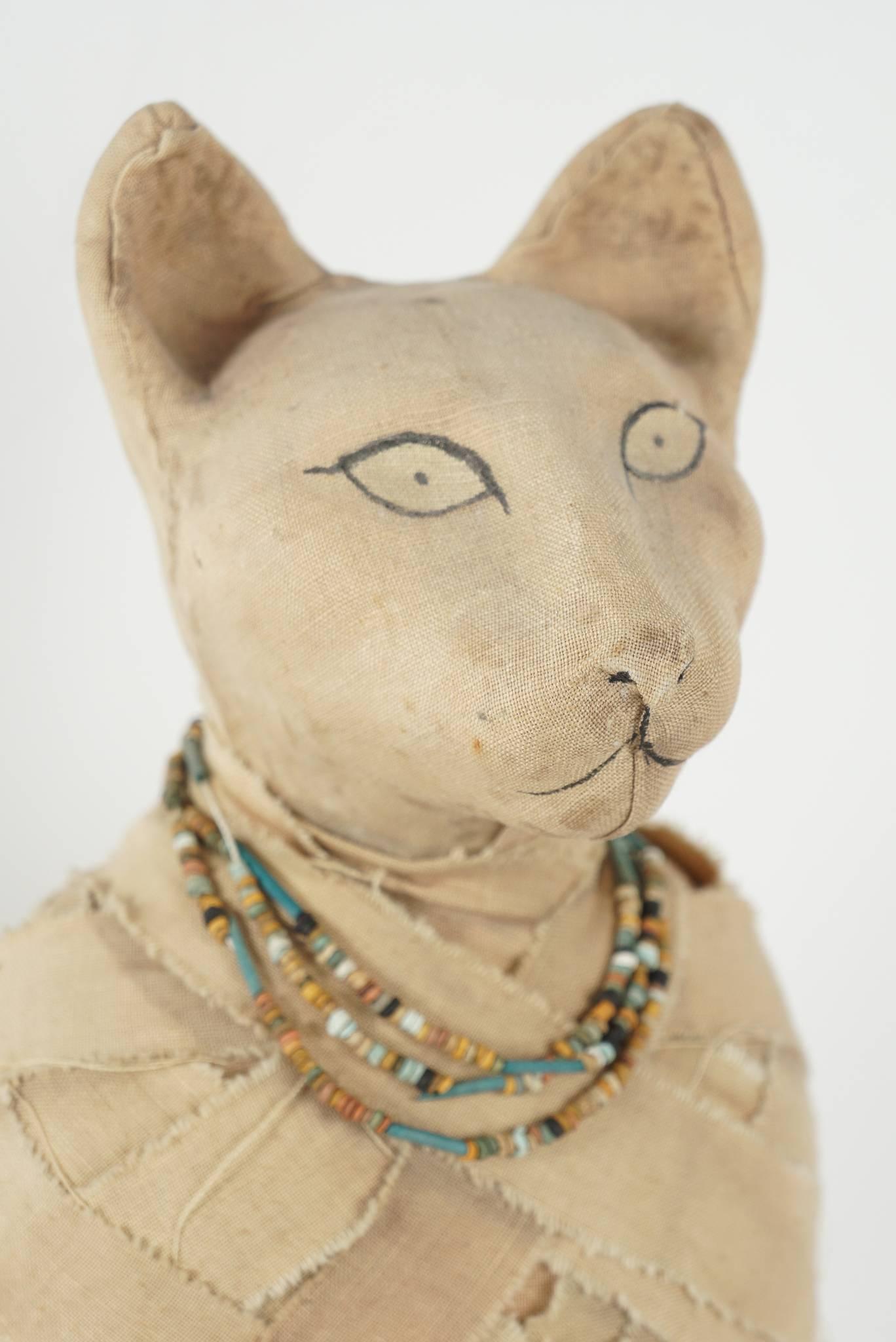 Vernissé Momie égyptienne de la fin du 19ème ou du début du 20ème siècle en forme de faux chat