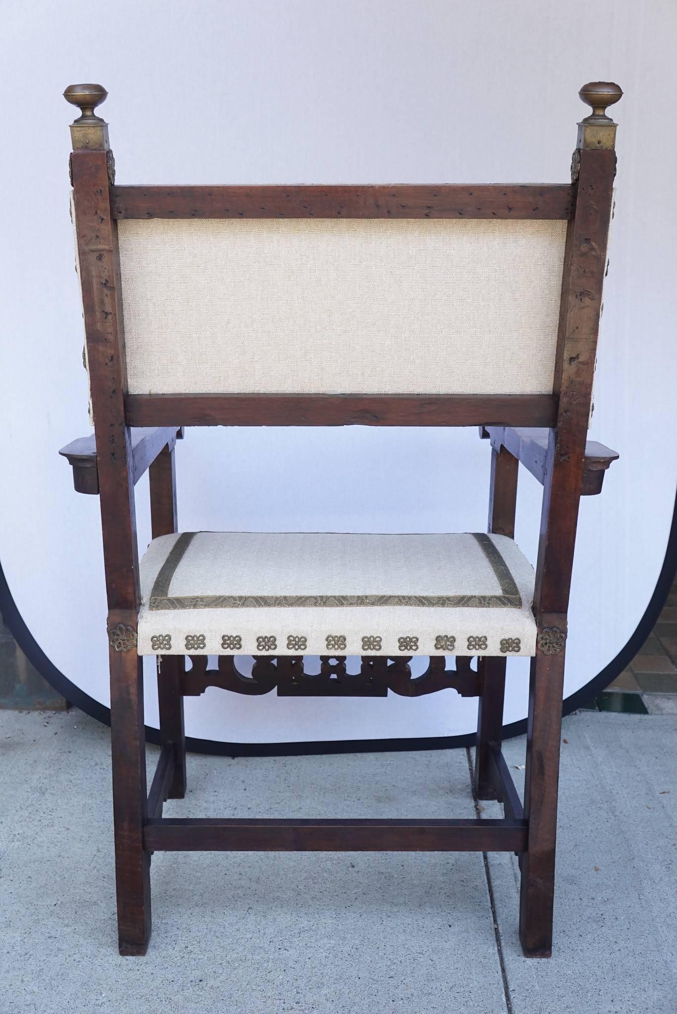 18th Century Italian Carved Walnut Armchair In Good Condition For Sale In Hudson, NY