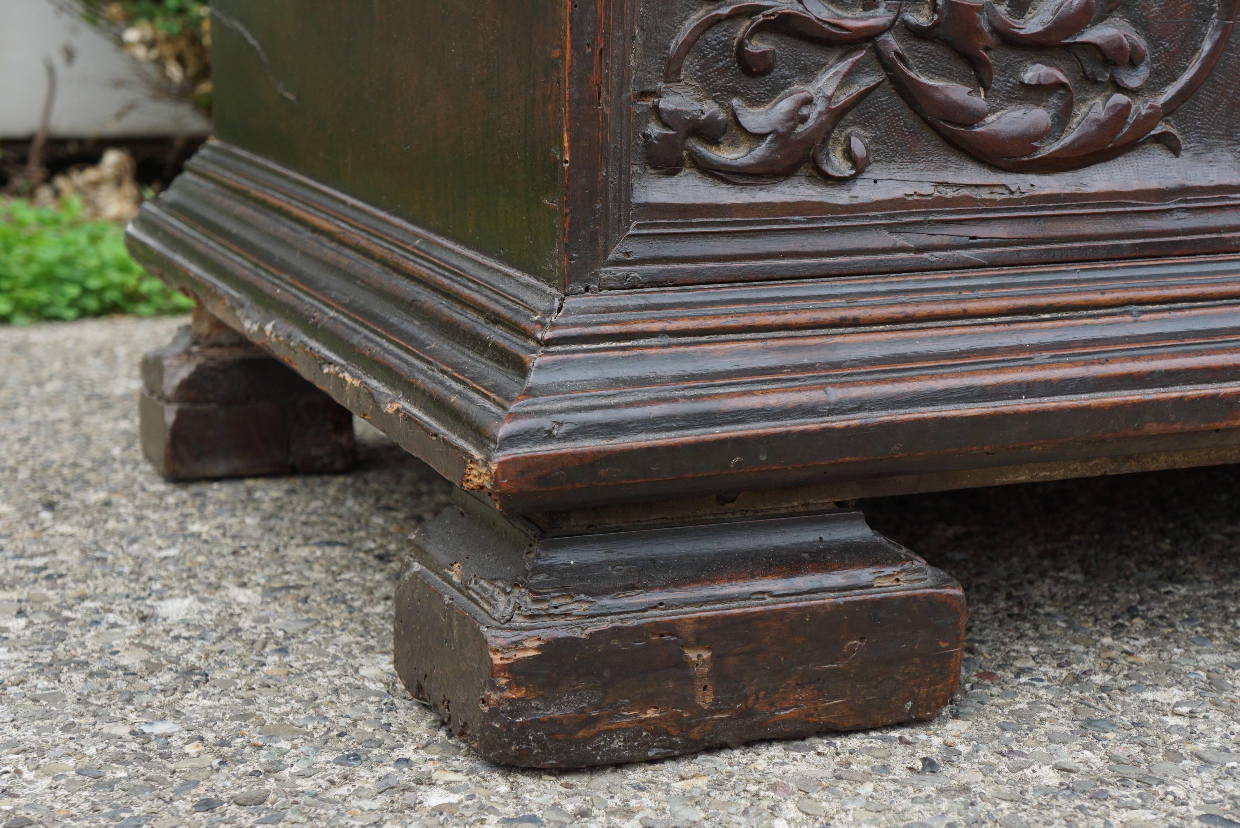 Late 17th Century Tuscan Italian Walnut Cassone In Good Condition For Sale In Hudson, NY