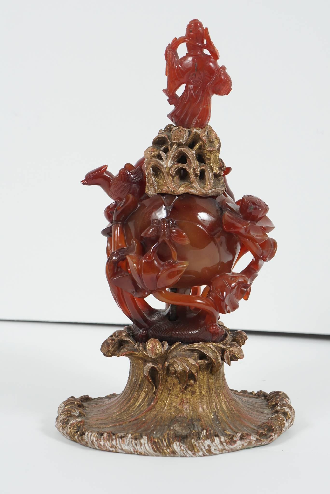 Early 19th Century Chinese Carved Agate Urn Set on a French Gilt Base In Good Condition For Sale In Hudson, NY