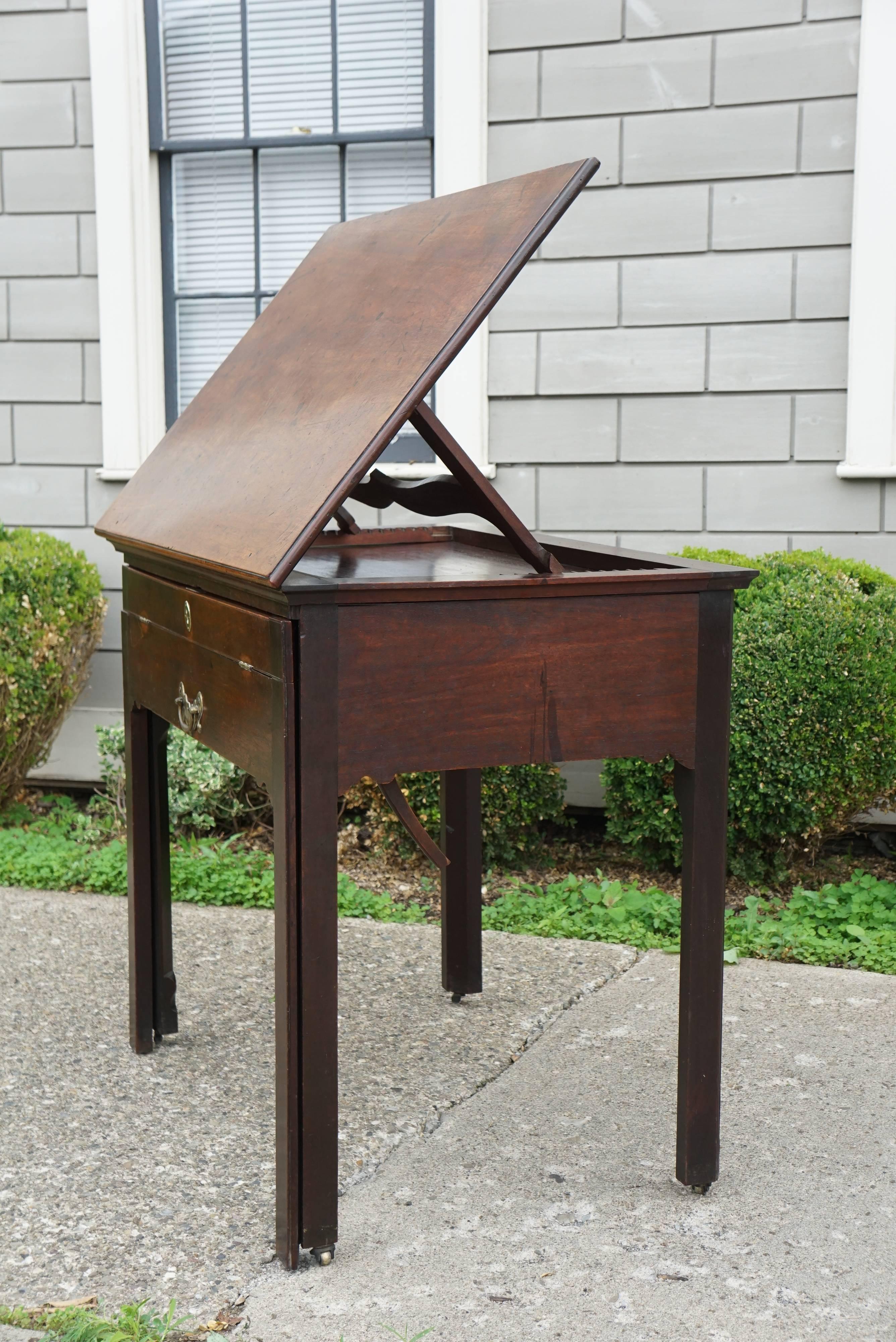 Handwerkstisch aus Mahagoni aus der George-III-Periode (George III.) im Angebot