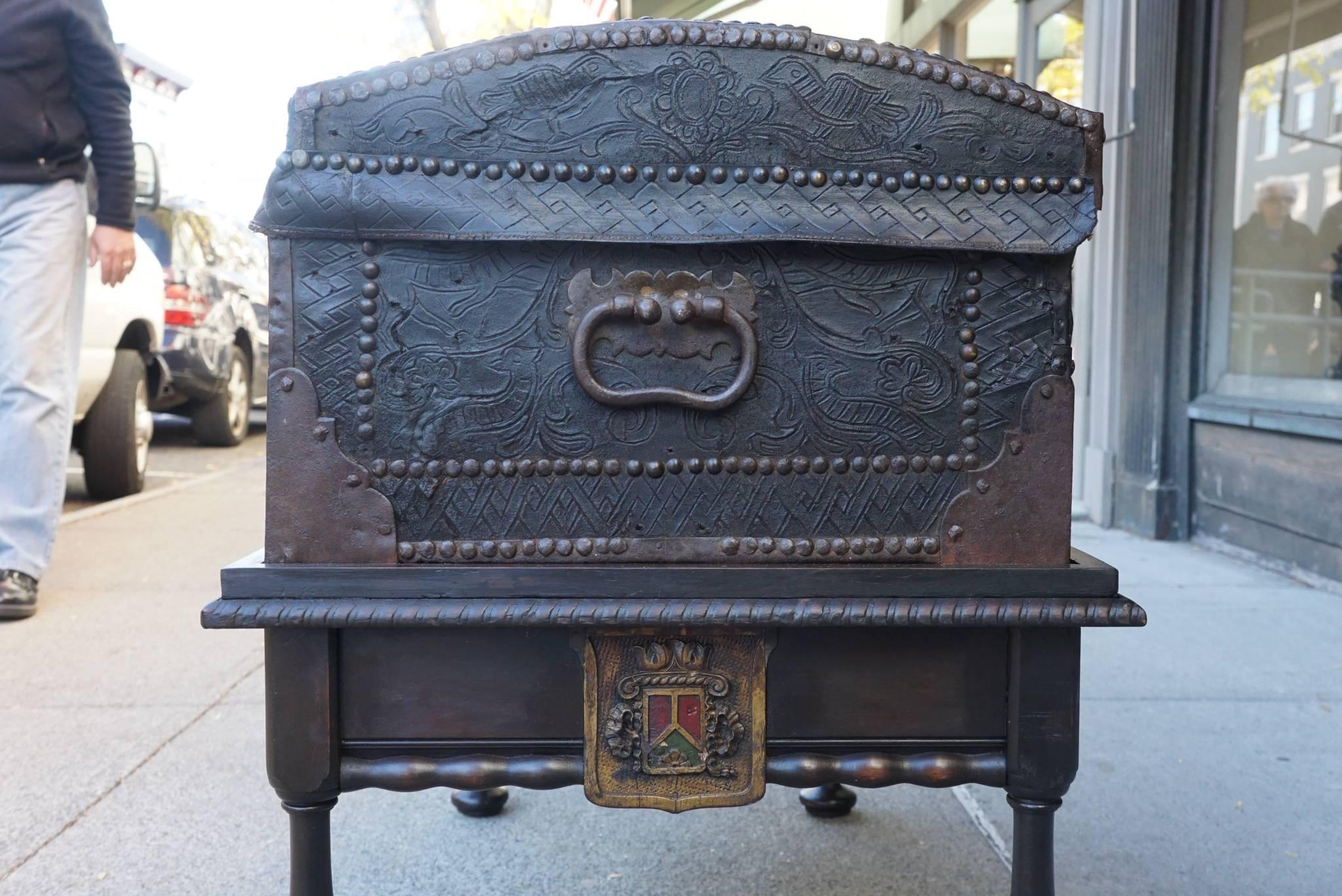 17th Century English Leather Travel Trunk on Later Stand In Good Condition For Sale In Hudson, NY