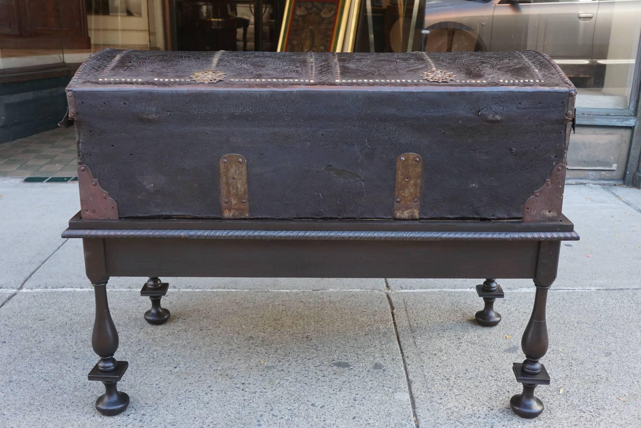 17th Century English Leather Travel Trunk on Later Stand For Sale 2