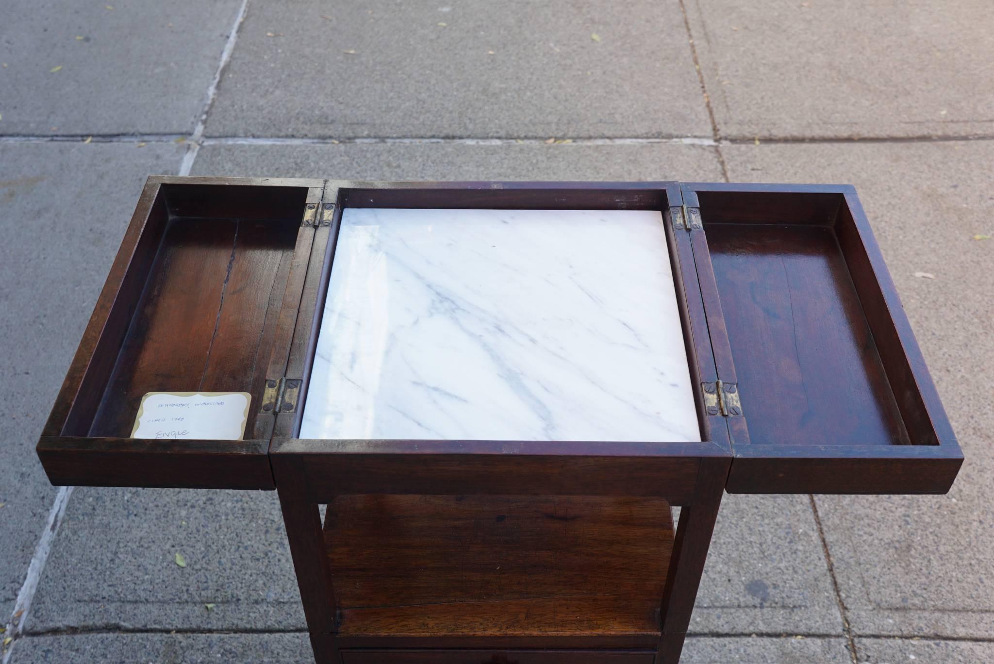 George III Mahogany Gentleman Dressing Table In Good Condition In Hudson, NY