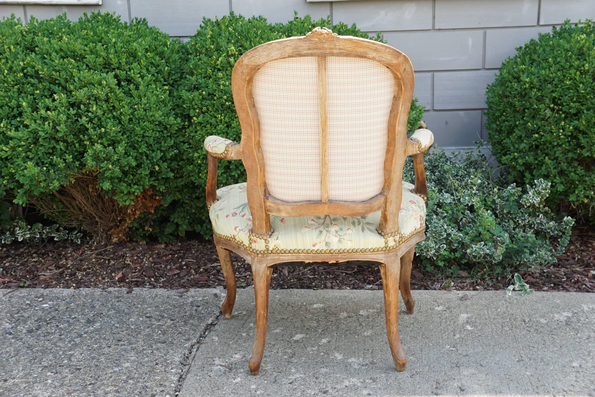 French 18th Century Pair of Beechwood Louis XV Fauteuil For Sale