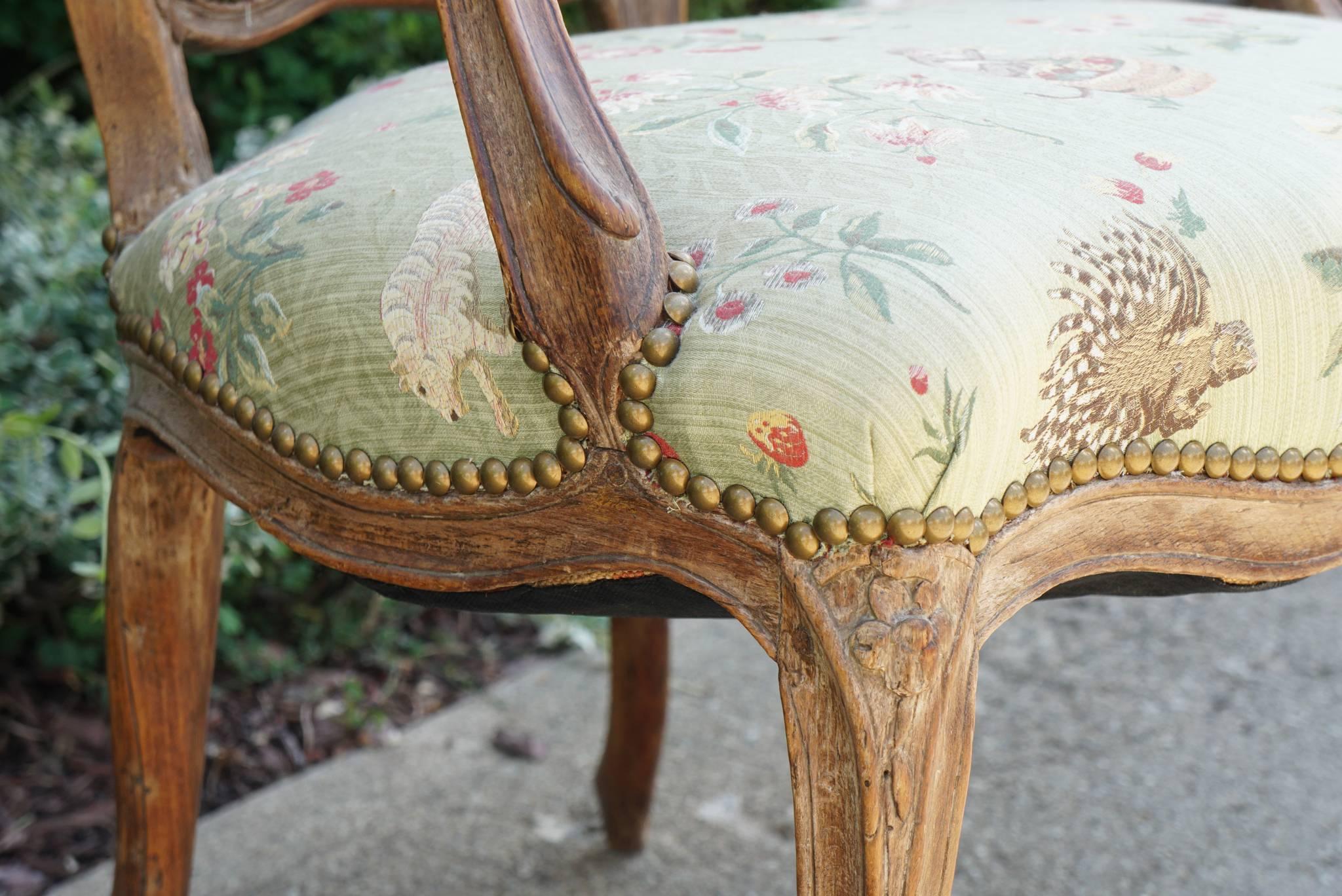 Paire de Fauteuils Louis XV du 18ème siècle en bois de hêtre en vente 1