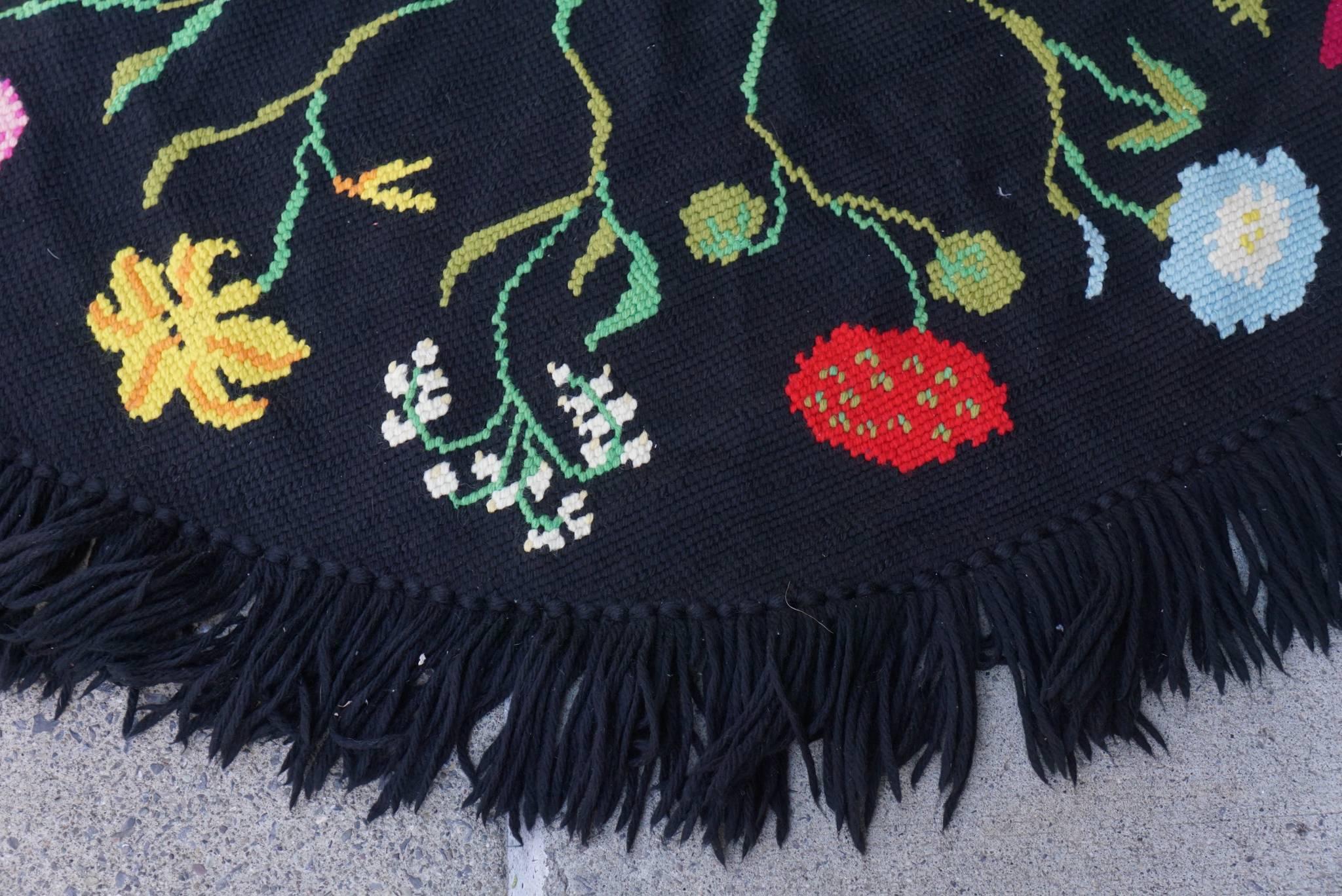 Vintage Hooked Yarn Rug from the Estate of Bunny Mellon In Excellent Condition In Hudson, NY