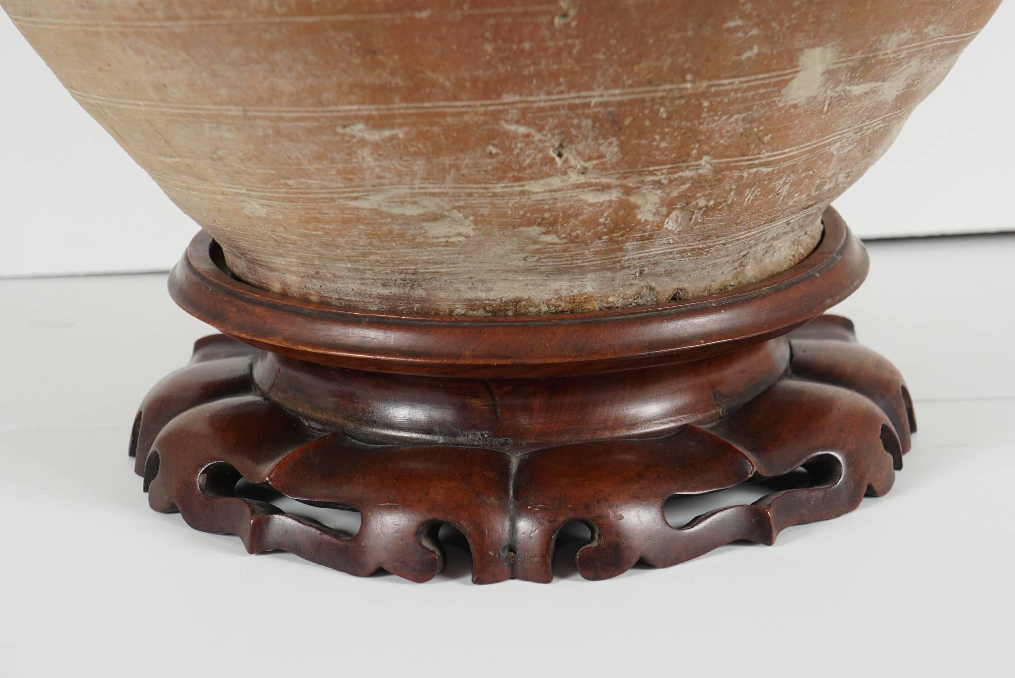 Period Large Han Dynasty Green Glazed Large Jar on 19th Century Rosewood Stand In Good Condition For Sale In Hudson, NY