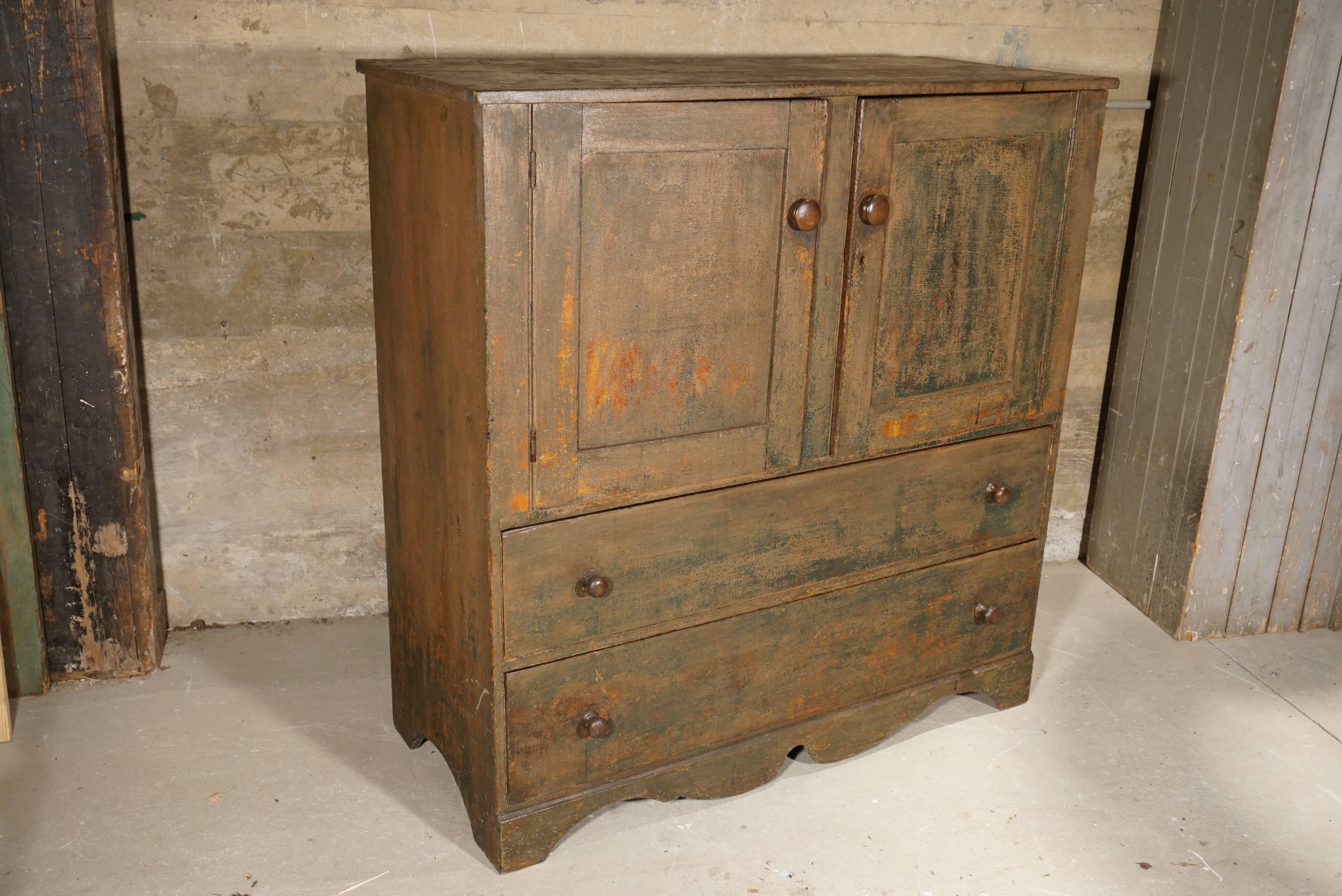 Mid-19th Century Superb 19th Century American Cupboard in Rustic Paint For Sale
