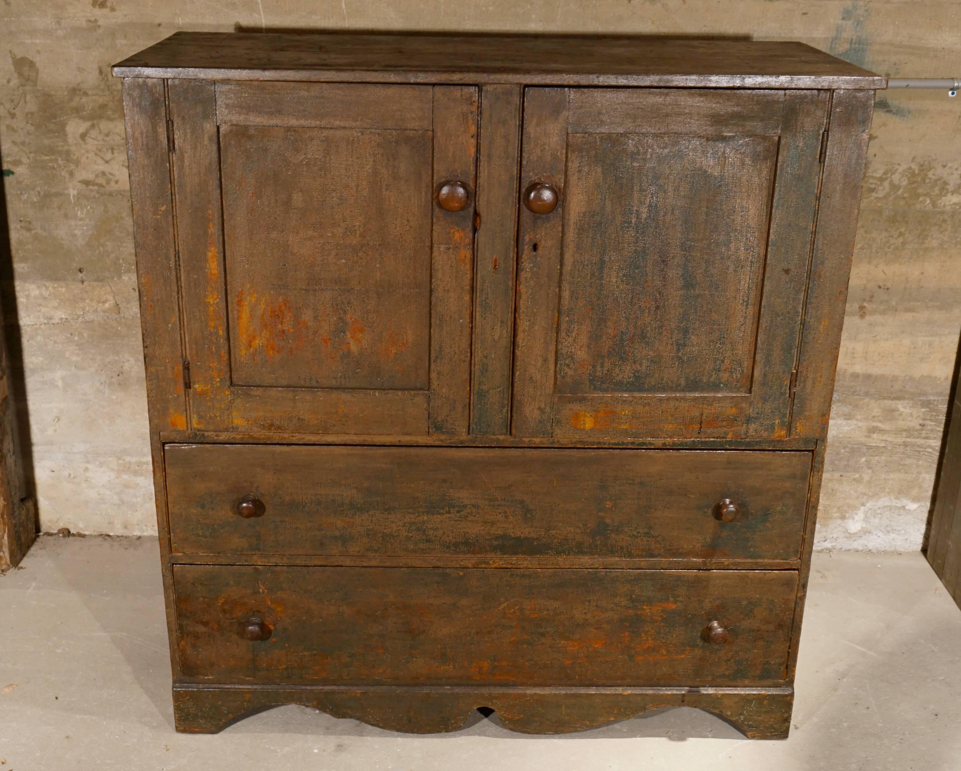 Superb 19th Century American Cupboard in Rustic Paint In Distressed Condition For Sale In Hudson, NY