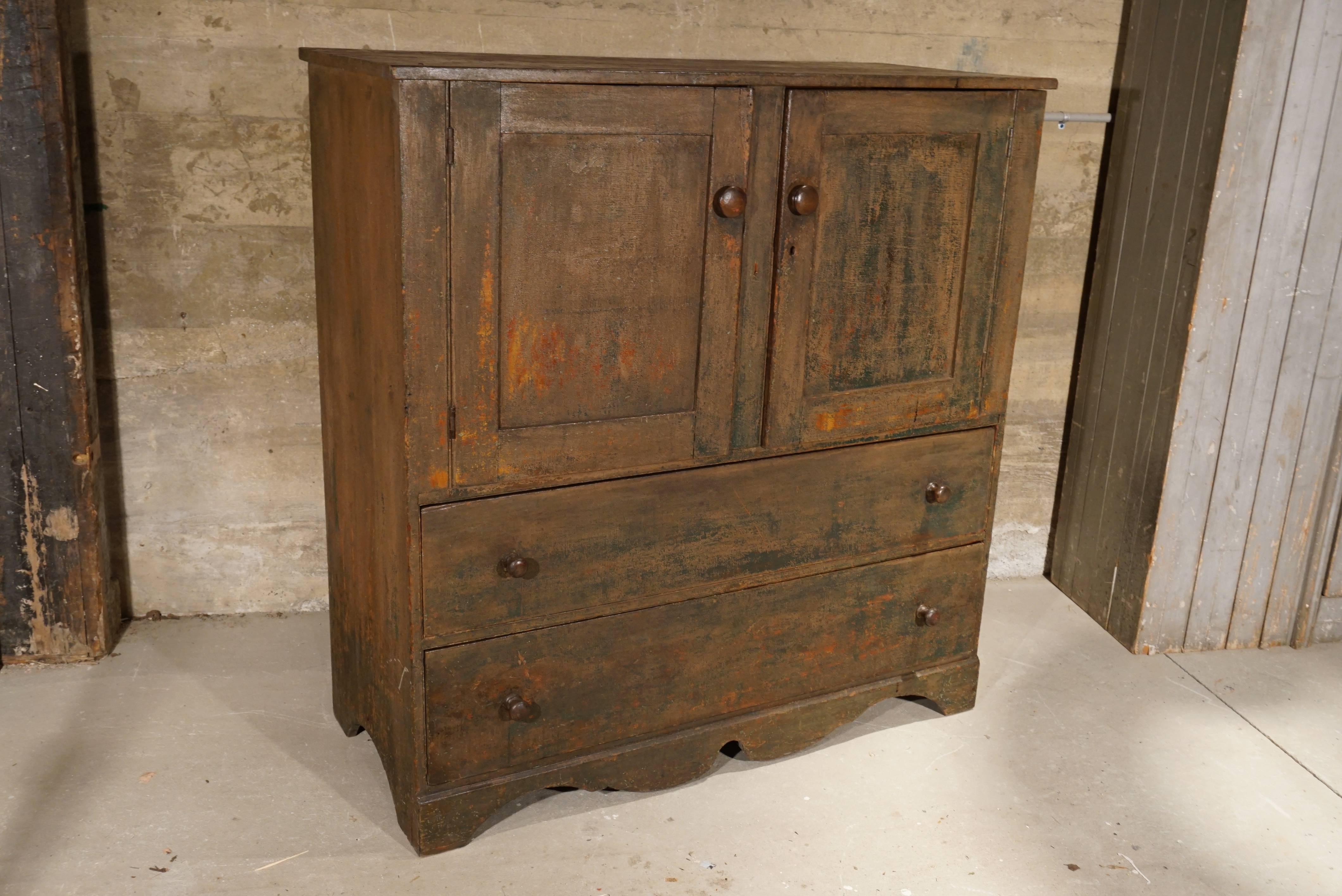 Superb 19th Century American Cupboard in Rustic Paint For Sale 1