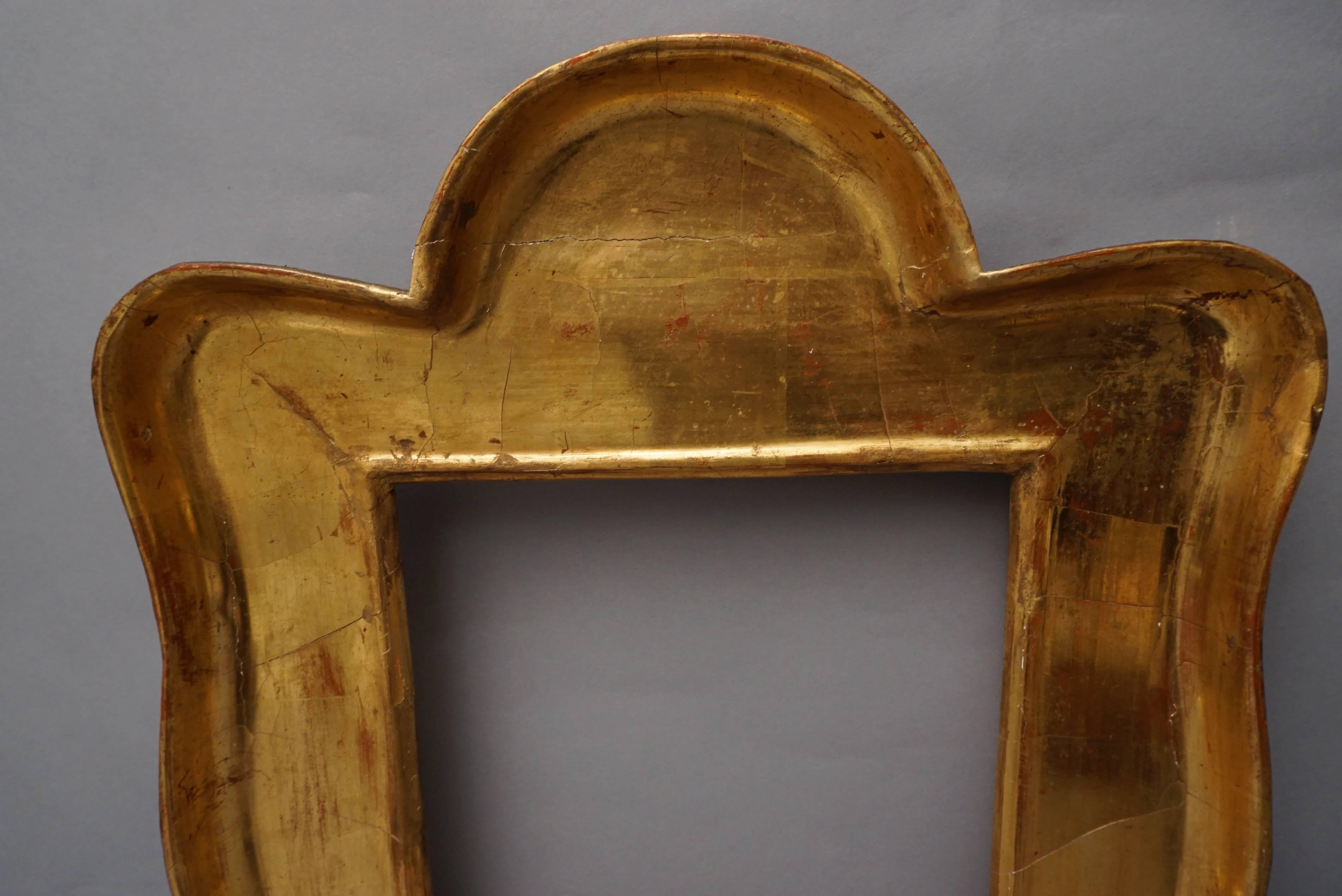 Beautiful Scalloped-Edge Frame in Gilt In Excellent Condition For Sale In Hudson, NY