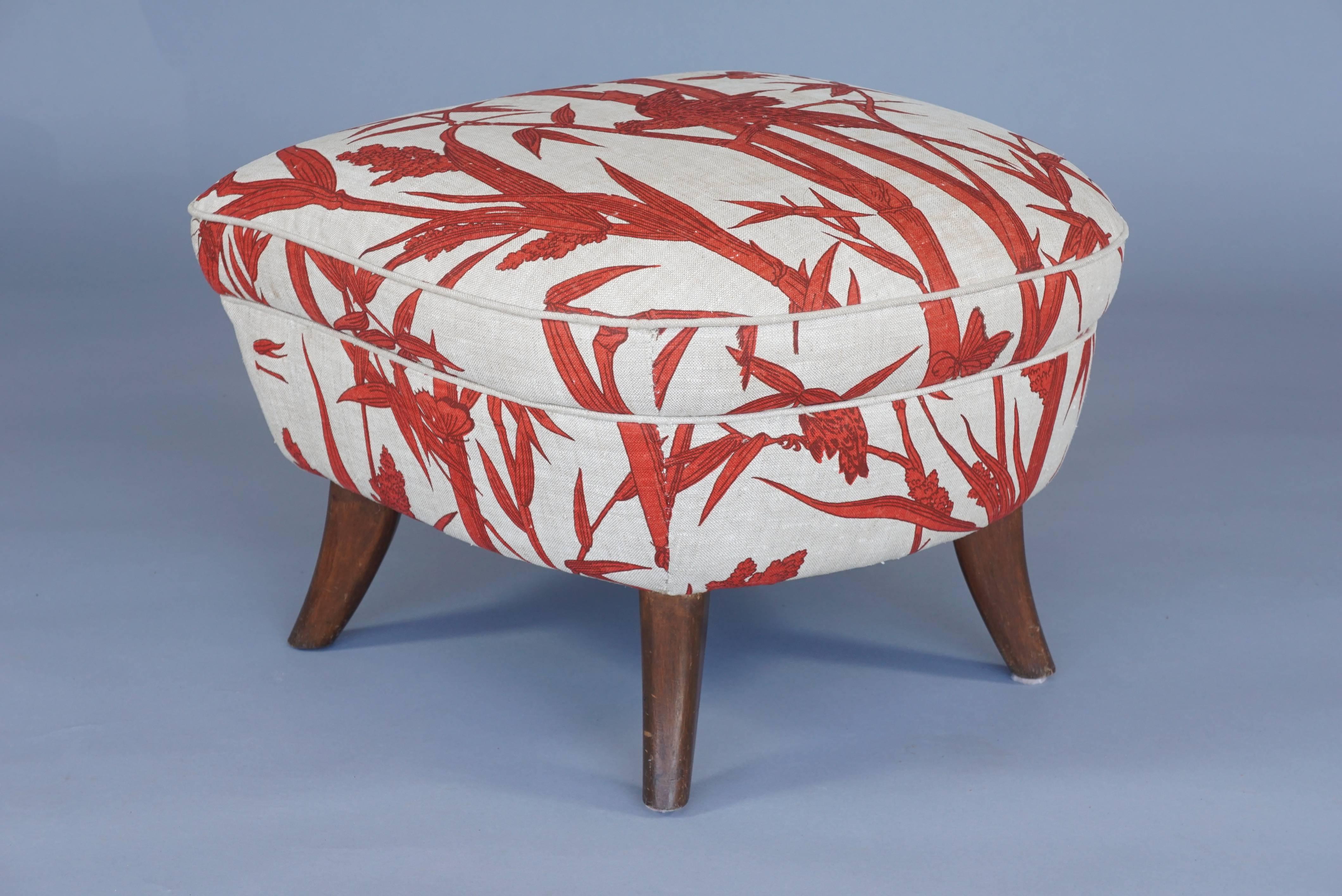 Modern Red and White Boudoir Chair with Ottoman In Excellent Condition For Sale In Hudson, NY