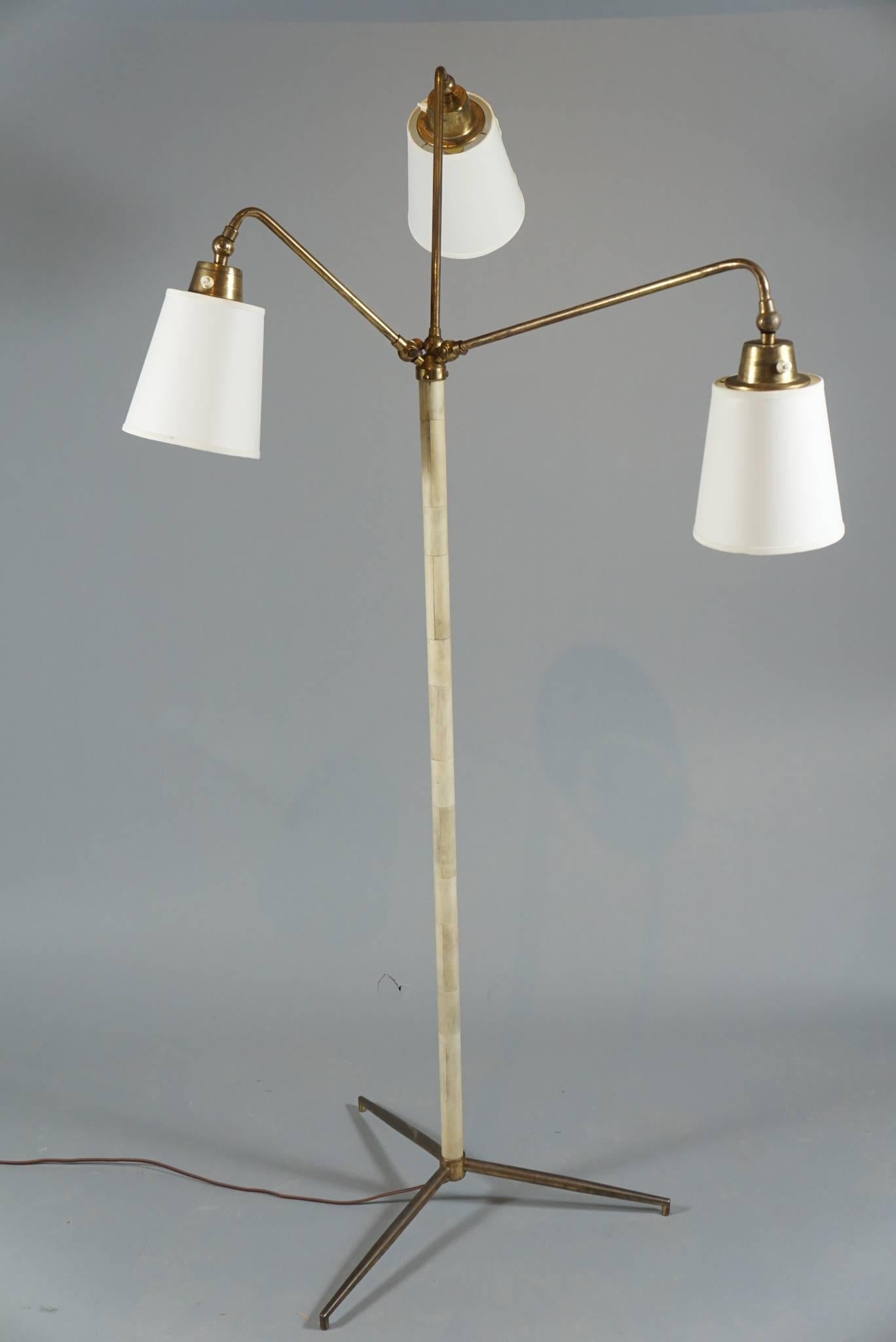 A versatile light for ambience or reading.
Brass shows some signs of age but can be polished.