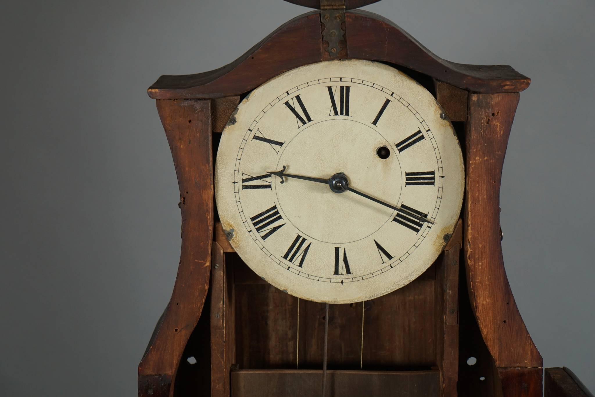 Unusual American Scroll Front Mantle Clock, circa 1840 In Excellent Condition In Hudson, NY