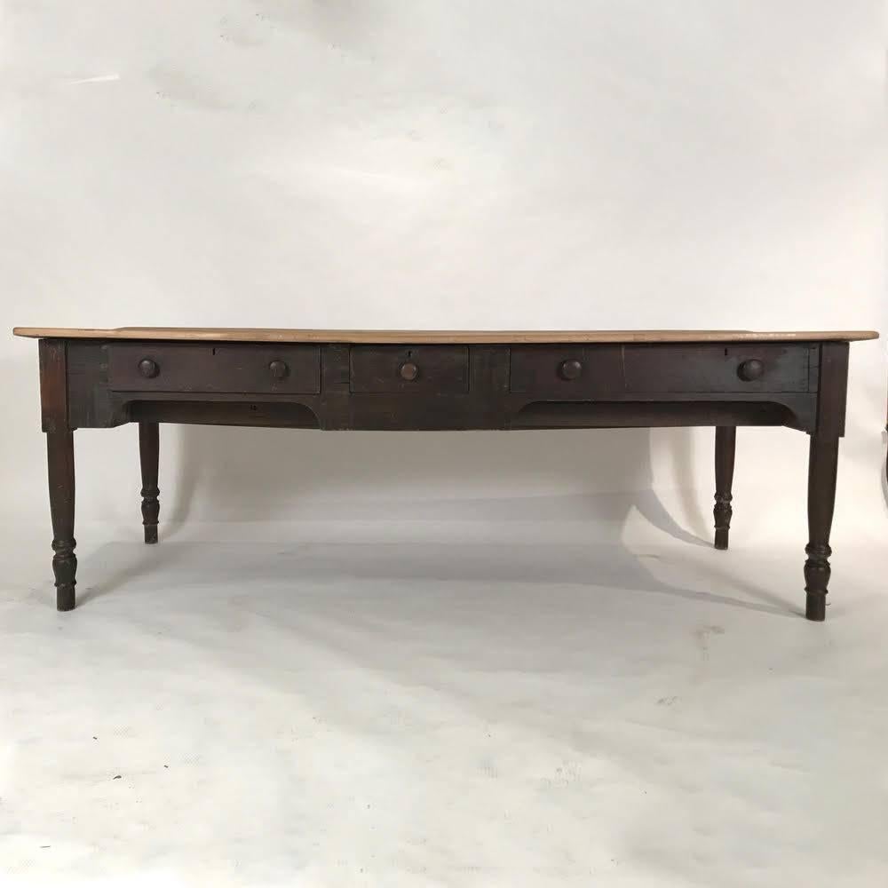 French Scubbed Top Provincial Farm Table with Three Drawers In Good Condition In Hudson, NY