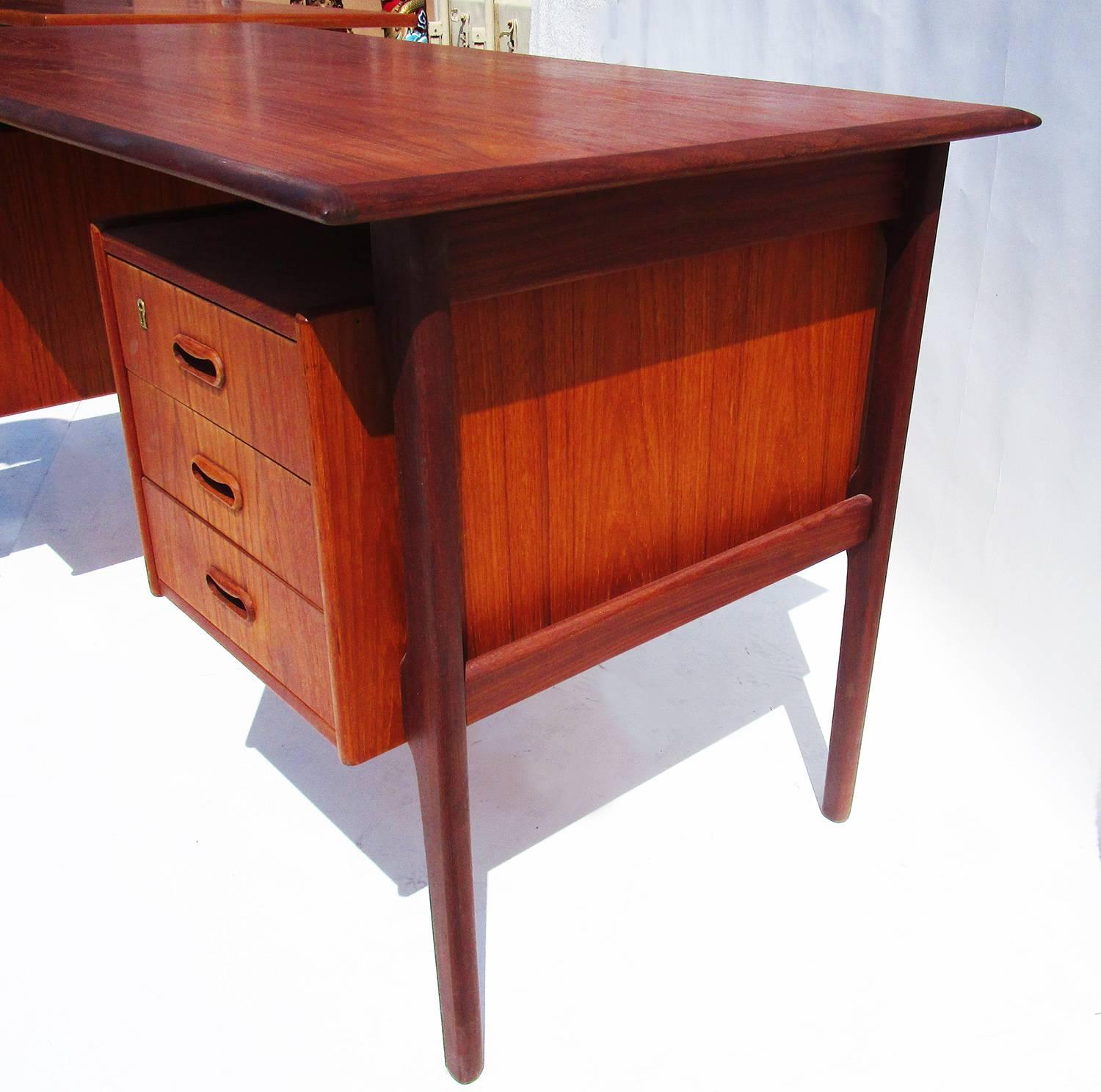 Danish Modern Teak Desk with Bookcase Front In Good Condition For Sale In North Hollywood, CA