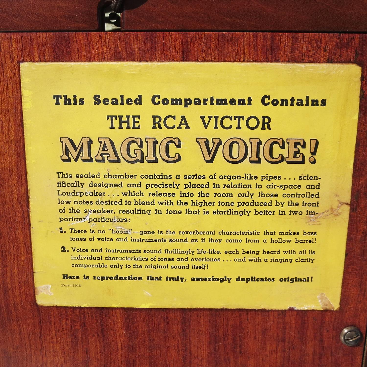 John Vassos Designed RCA Model 9K10 Art Deco Radio 2