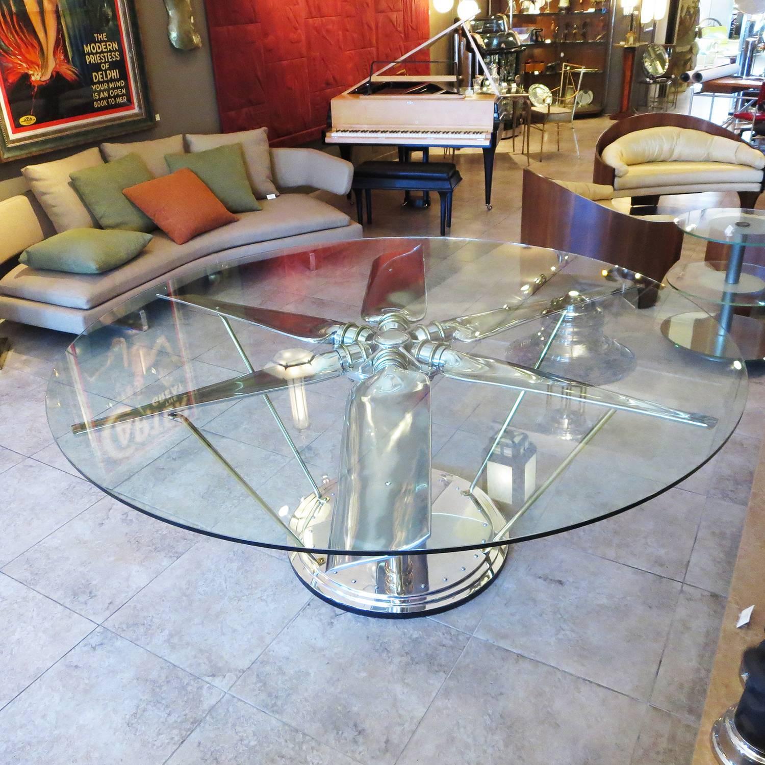 Highly Polished Six Blade Propeller Dining or Conference Table In Excellent Condition In North Hollywood, CA