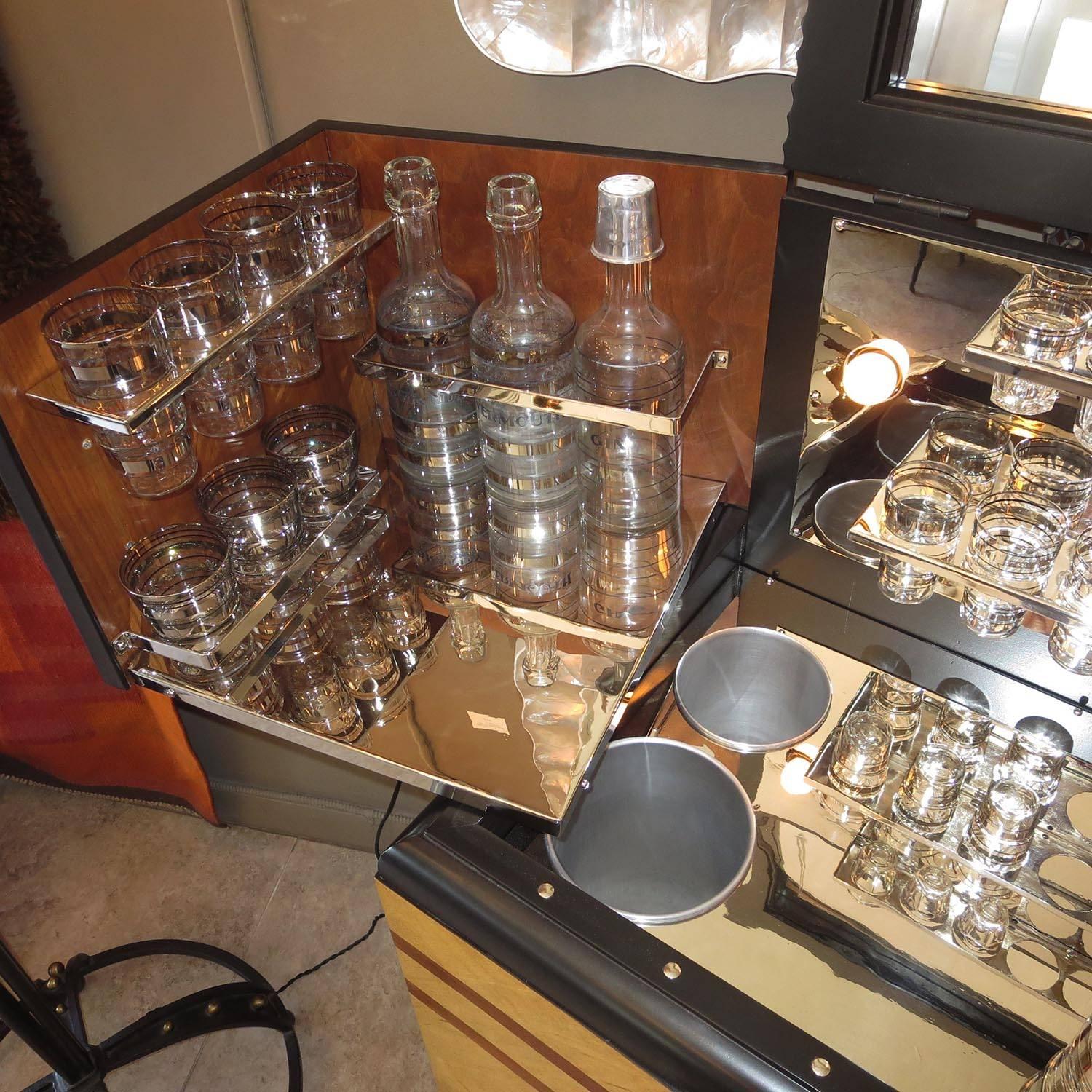 Mid-20th Century Art Deco Restored Philco Radiobar Cocktail Cabinet