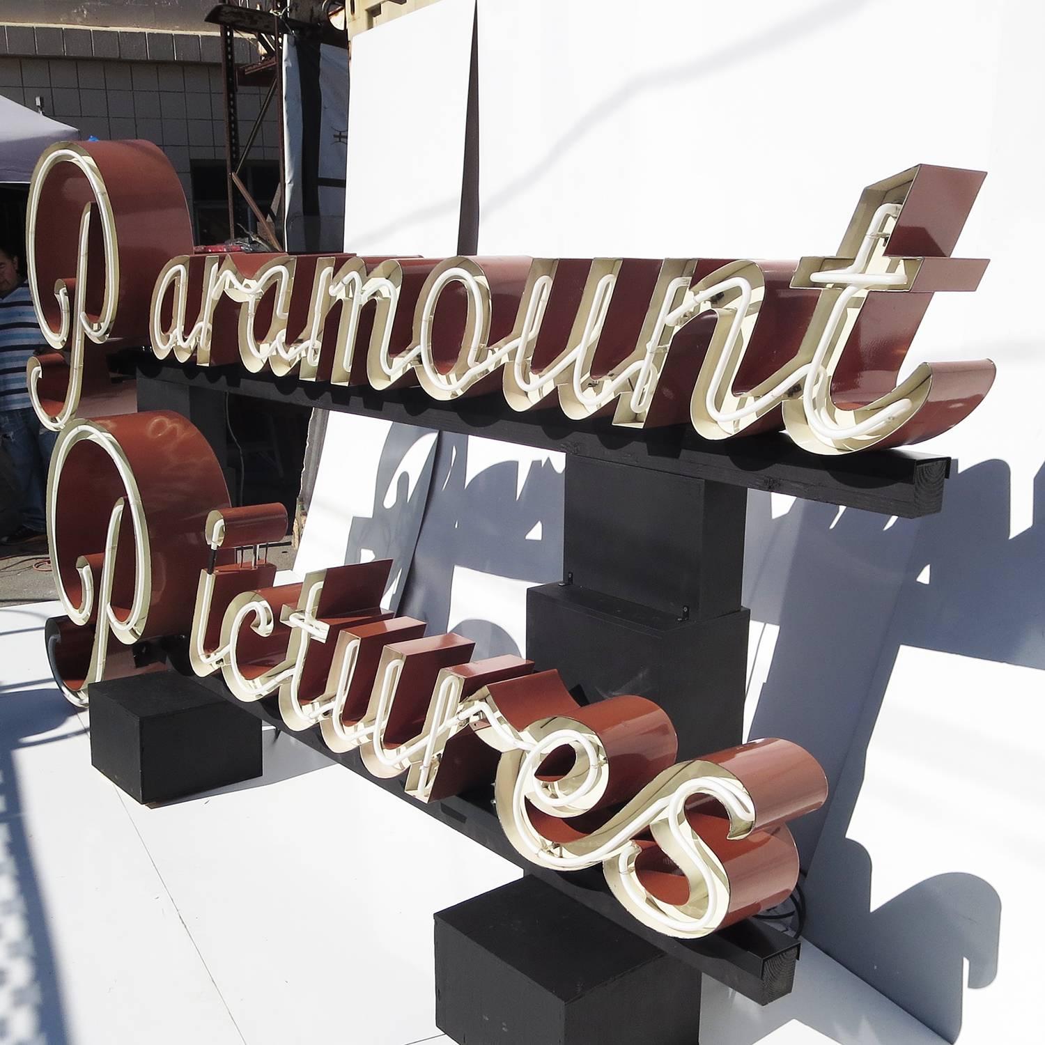 Historic Paramount Pictures Sign in Porcelain Enamel and Neon In Good Condition In North Hollywood, CA