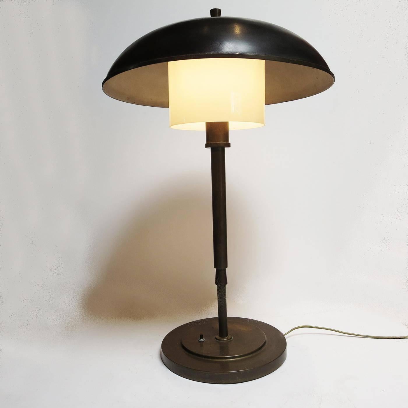 Important Bronze Art Deco Table Lamp 2