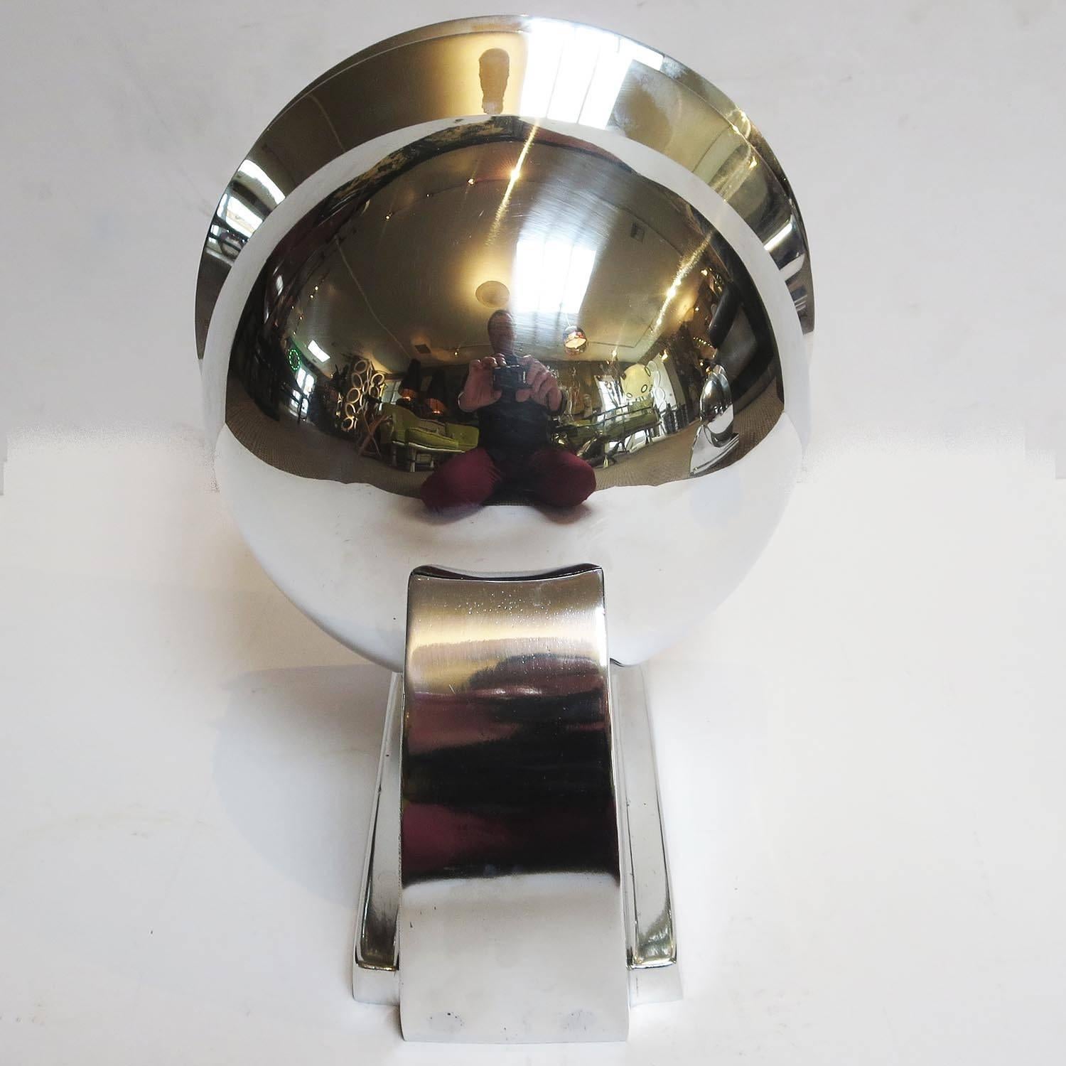 Elegant Art Deco Wall Sconces in Polished Aluminium In Excellent Condition In North Hollywood, CA