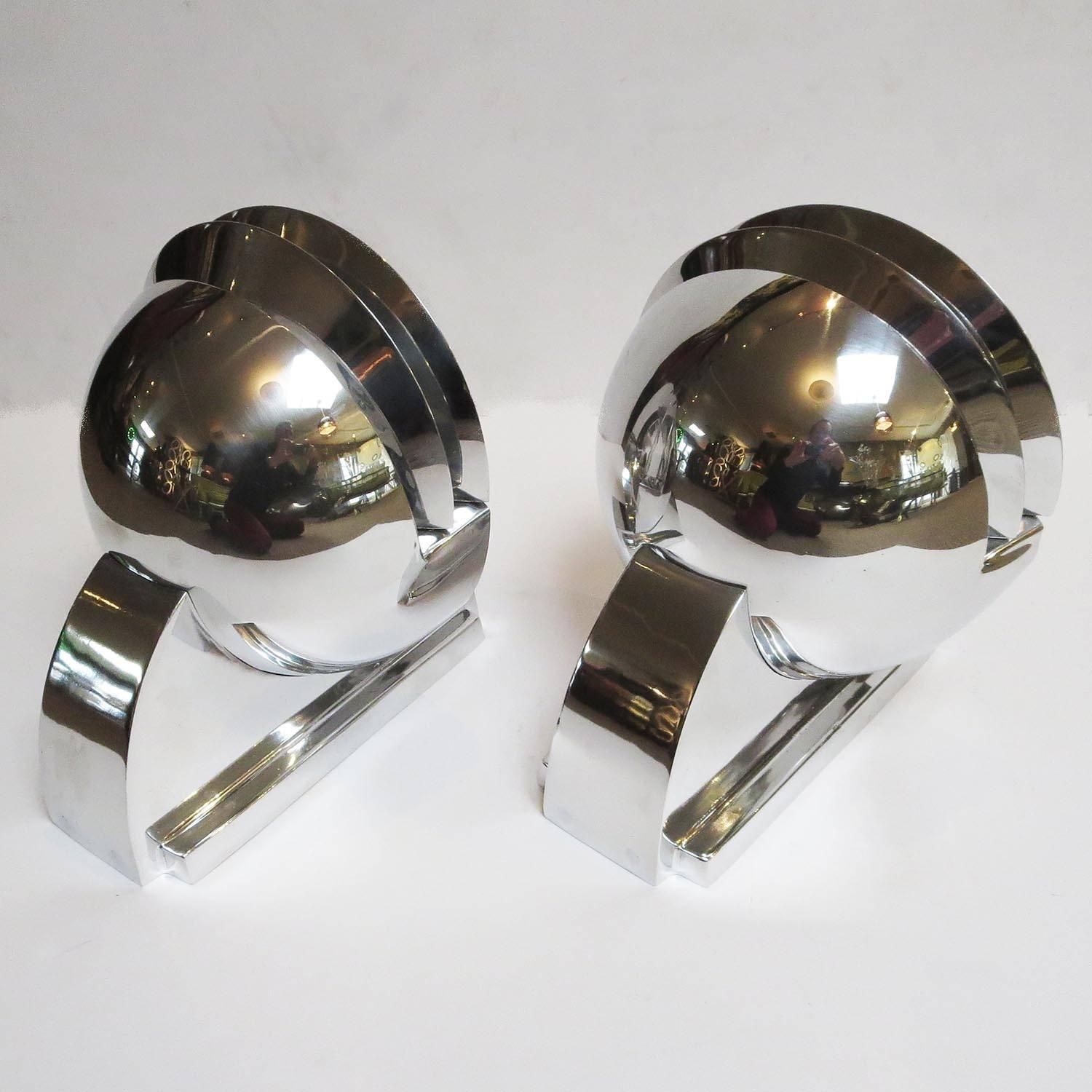 Mid-20th Century Elegant Art Deco Wall Sconces in Polished Aluminium