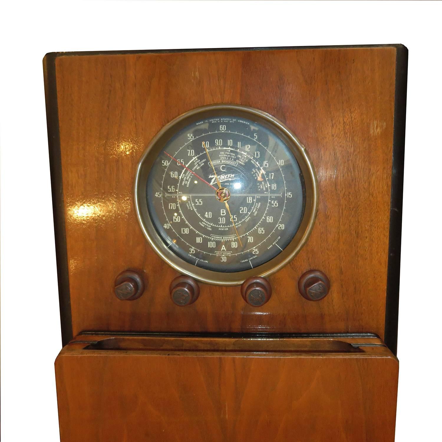 American 1938 Zenith Art Deco Chairside Radio