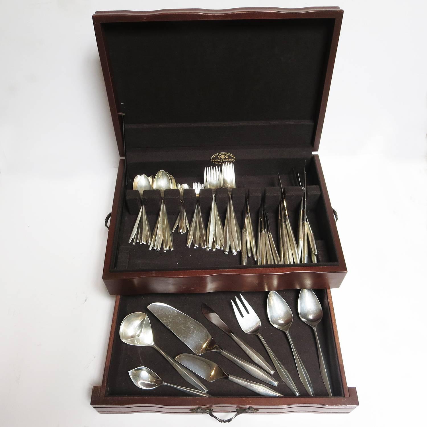 This beautifully executed sterling silver set was designed by renowned Italian master Gio Ponti. Dubbed the 
