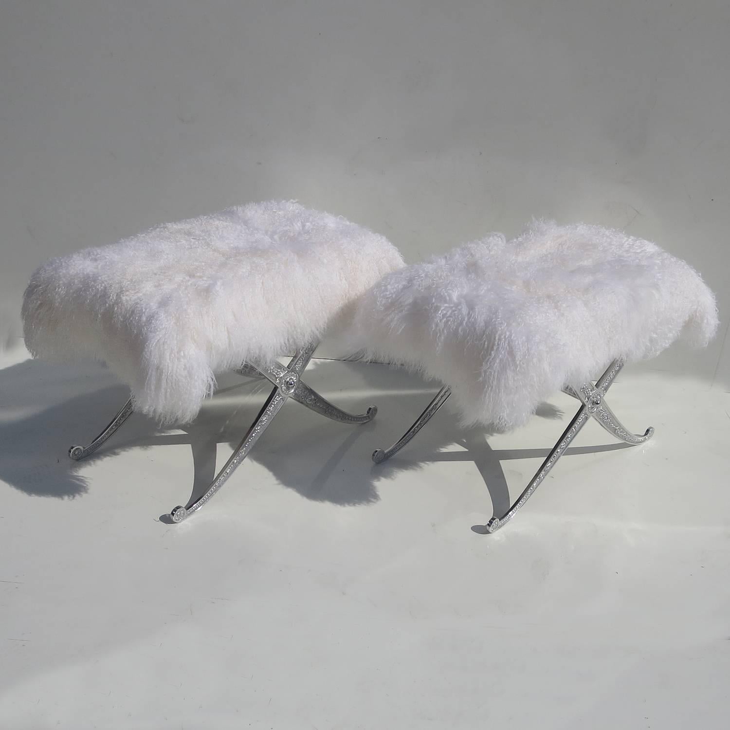 Mid-20th Century Hollywood Regency Style Bench in Polished Aluminum and Silky Fur For Sale