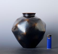 Vase japonais en cuivre martelé à la main « Gyokusendo Shikin-shoku », avec coffret signé