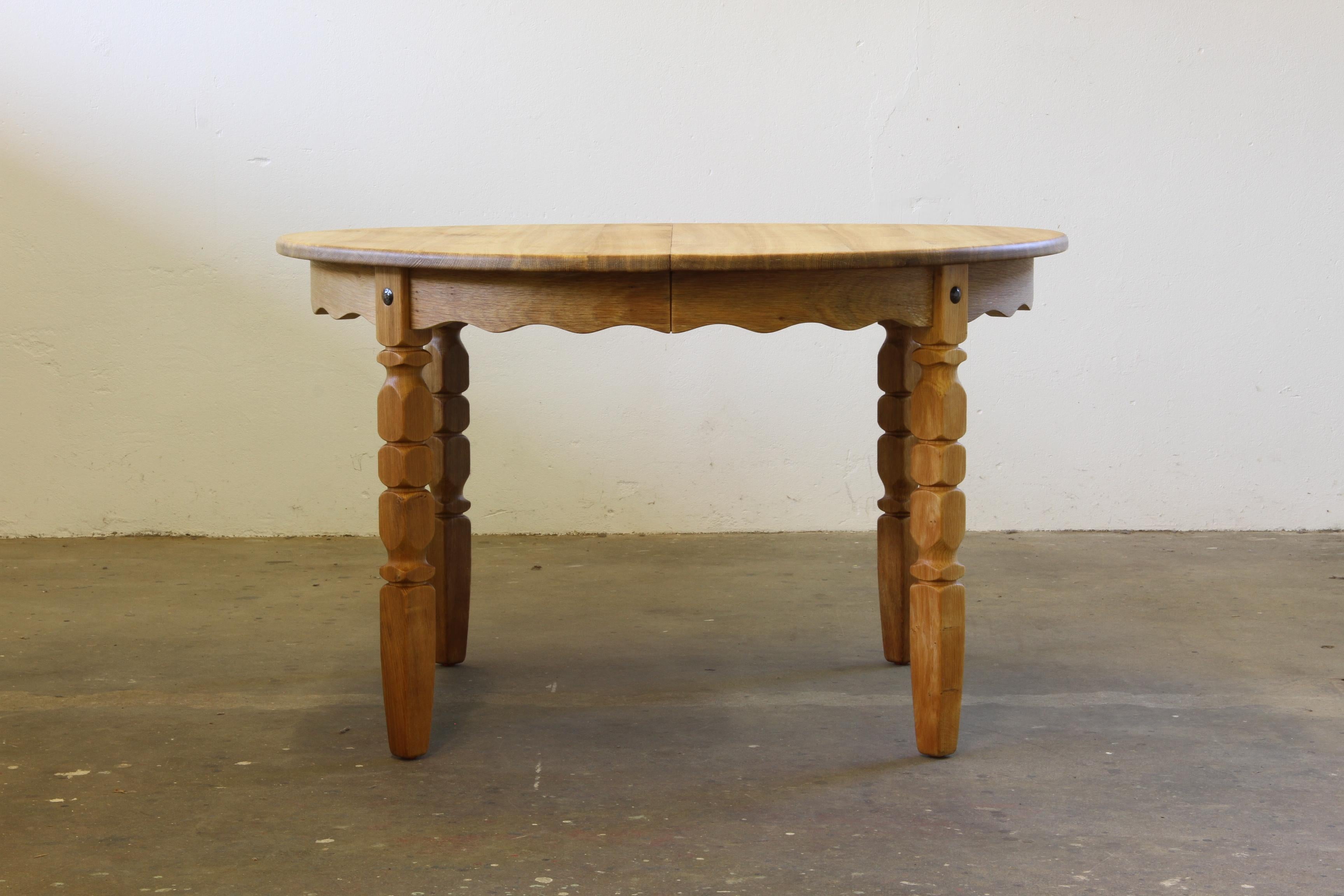 Mid-20th Century 1960s Danish Round Extendable Dining Table in Oak style of Henning Kjærnulf For Sale