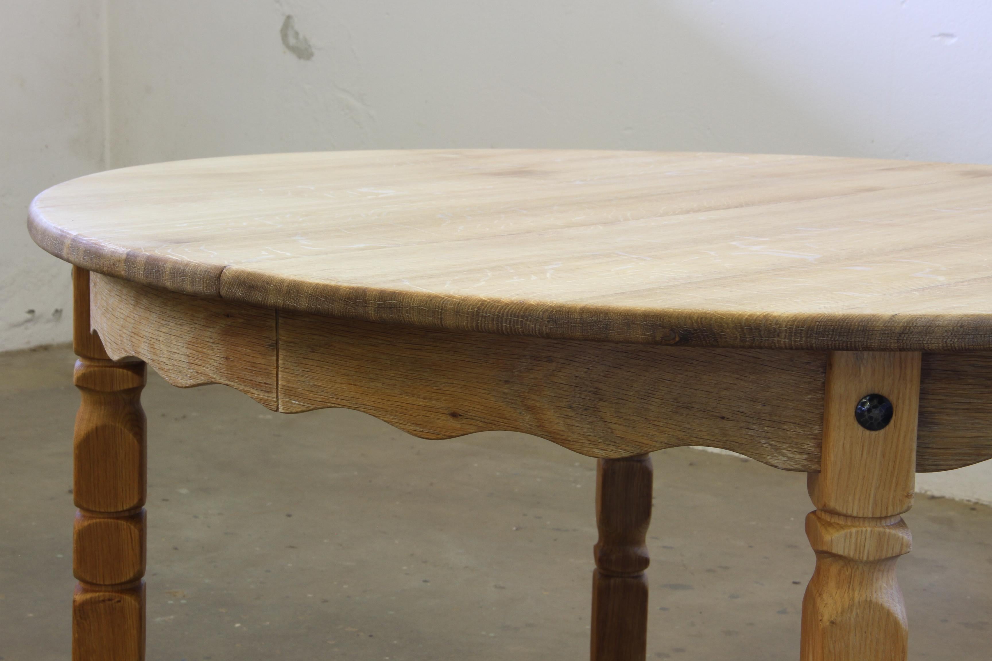 1960s Danish Round Extendable Dining Table in Oak style of Henning Kjærnulf For Sale 3